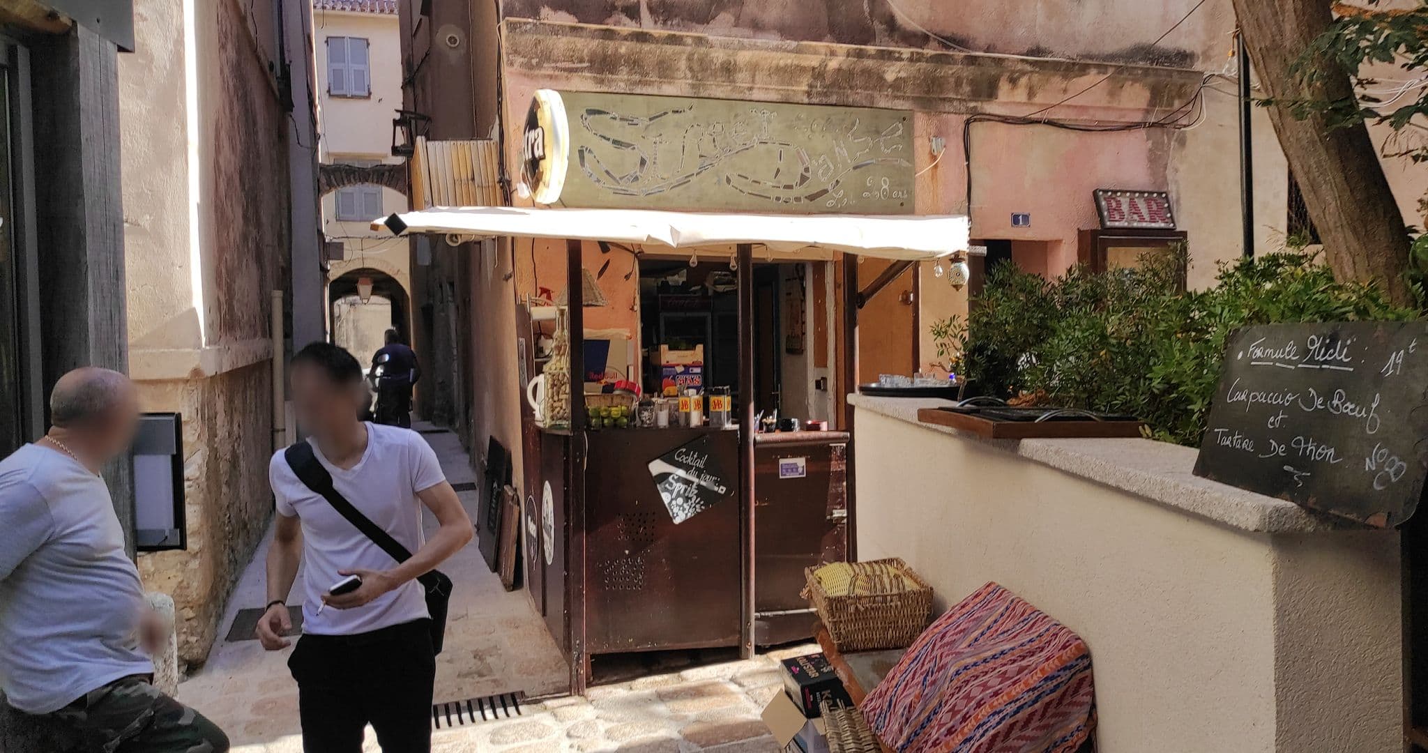 Street view near Résidence Maora, Bonifacio — © yod4z (CC BY-SA · Mapillary)