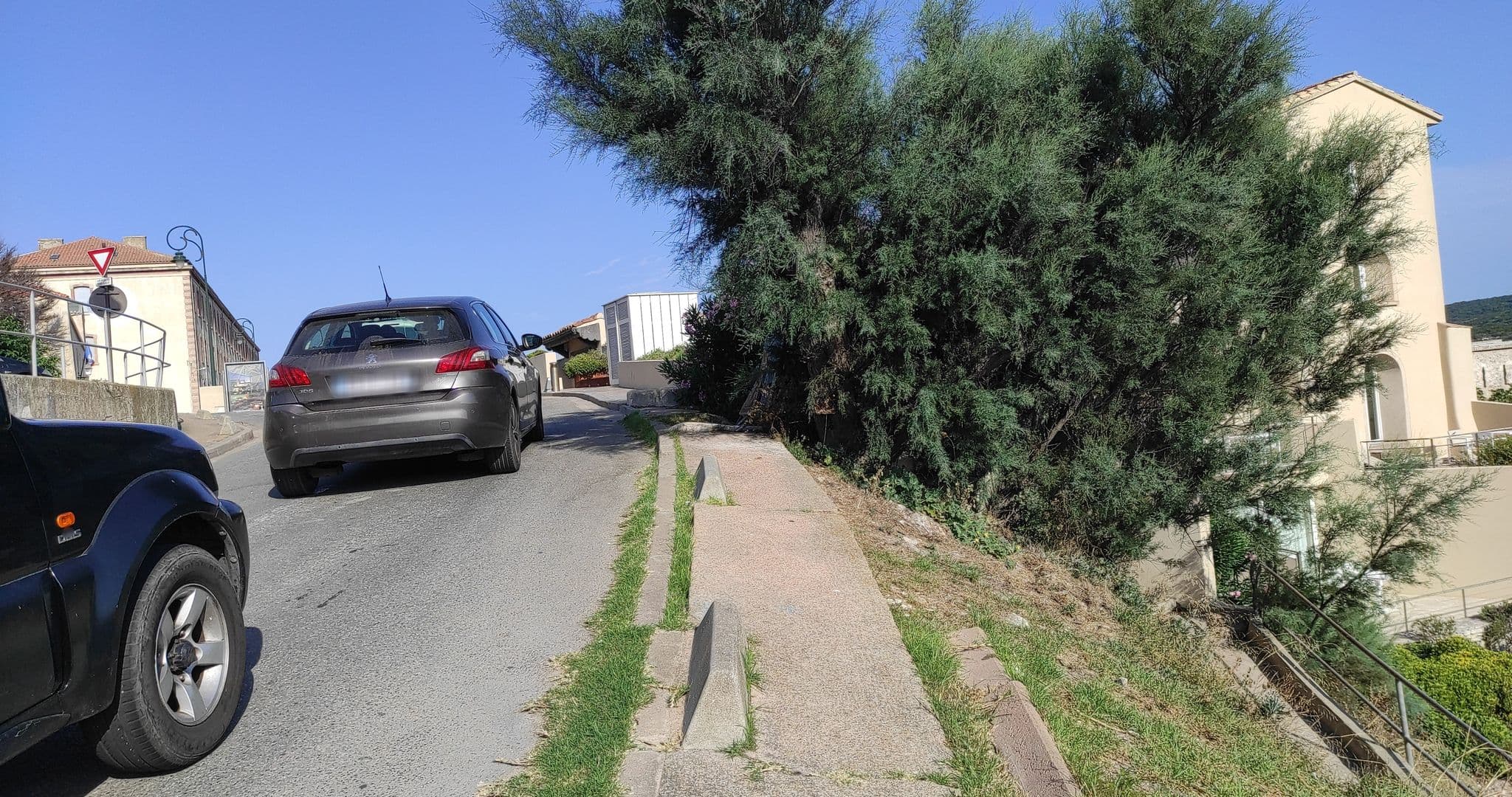 Street view near Hôtel Le Genovese, Bonifacio — © yod4z (CC BY-SA · Mapillary)