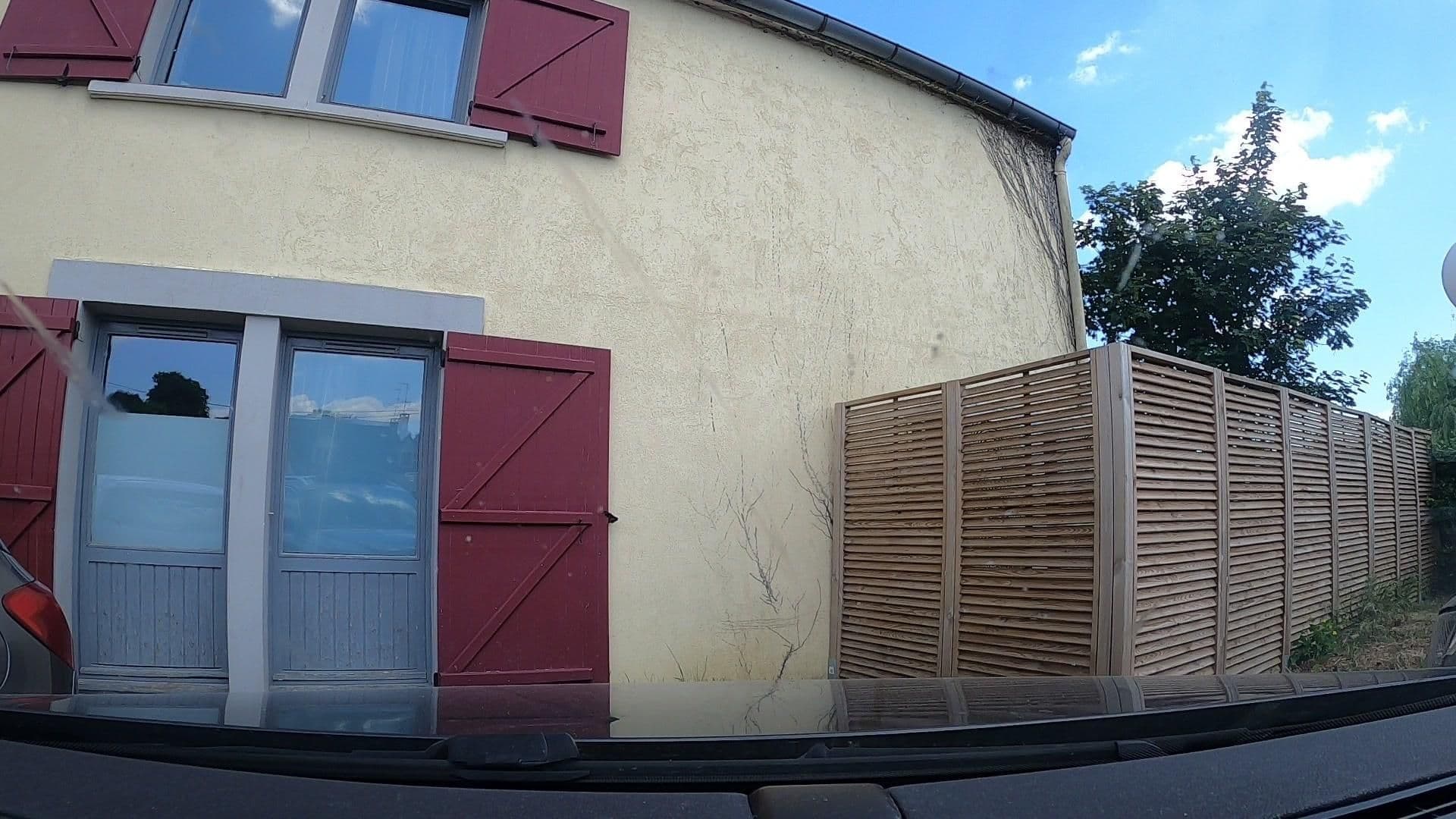 Street view near Comfort Hotel, Viry-Châtillon — © uwekoch (CC BY-SA · Mapillary)