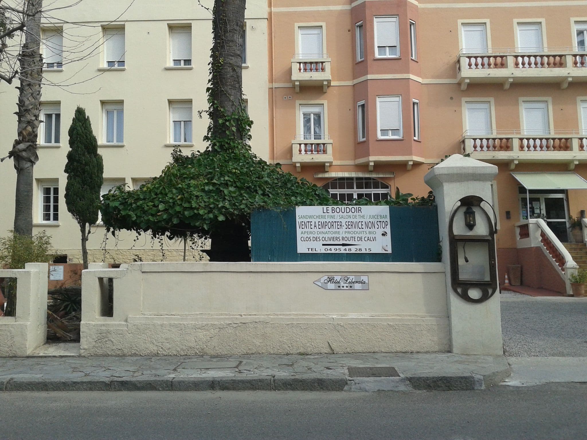 Street view near Le Spendid, L'Île-Rousse — © momix (CC BY-SA · Mapillary)