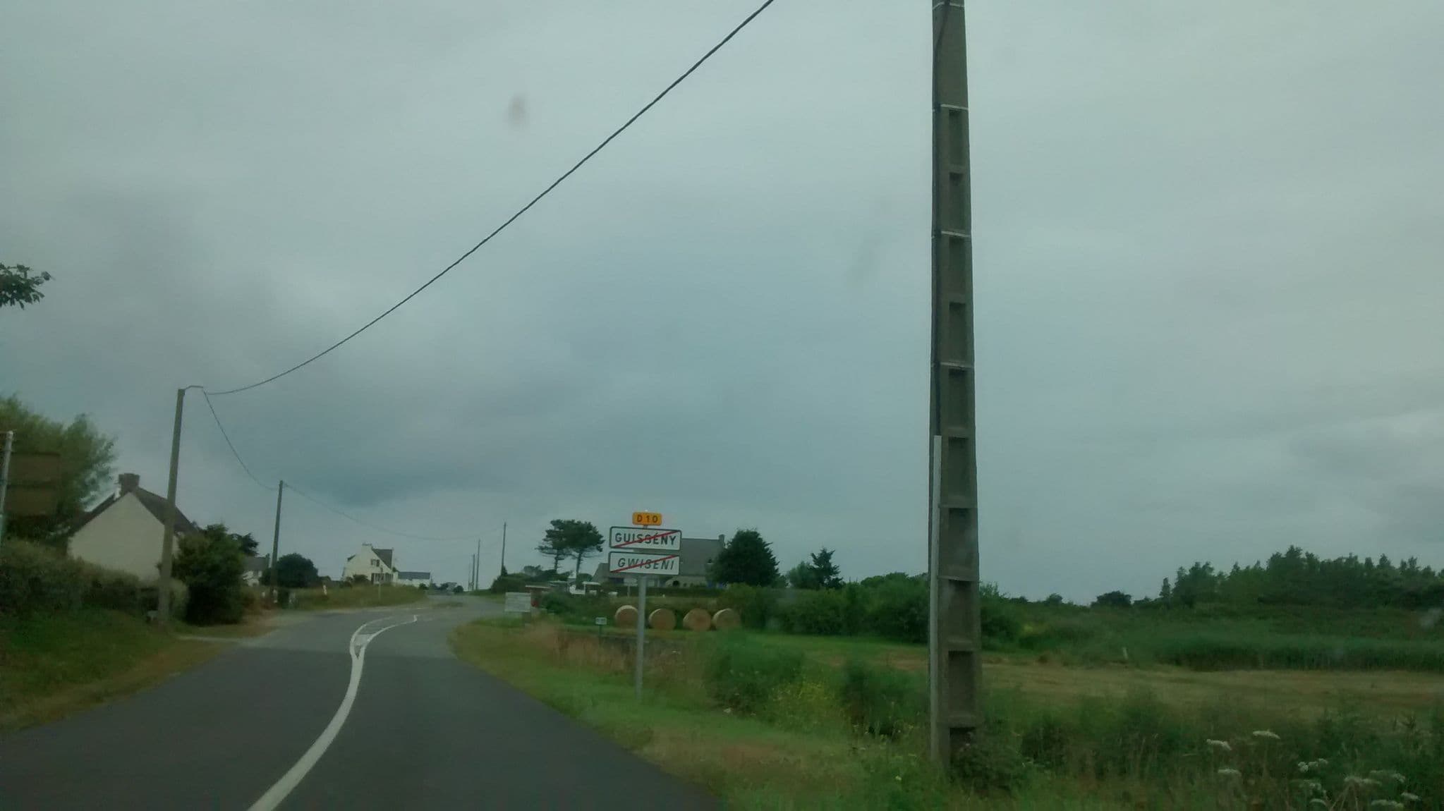 Street view near Moulin du Couffon, Guissény — © mgageo (CC BY-SA · Mapillary)