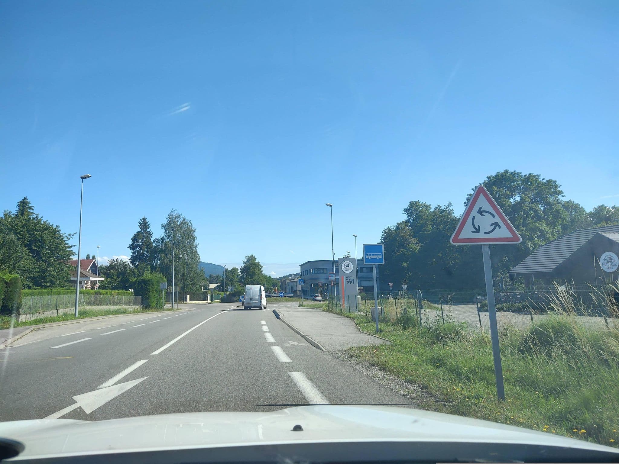 Street view near Hotel Anaïs, Viviers-du-Lac — © MatthieuF4FNE (CC BY-SA · Mapillary)