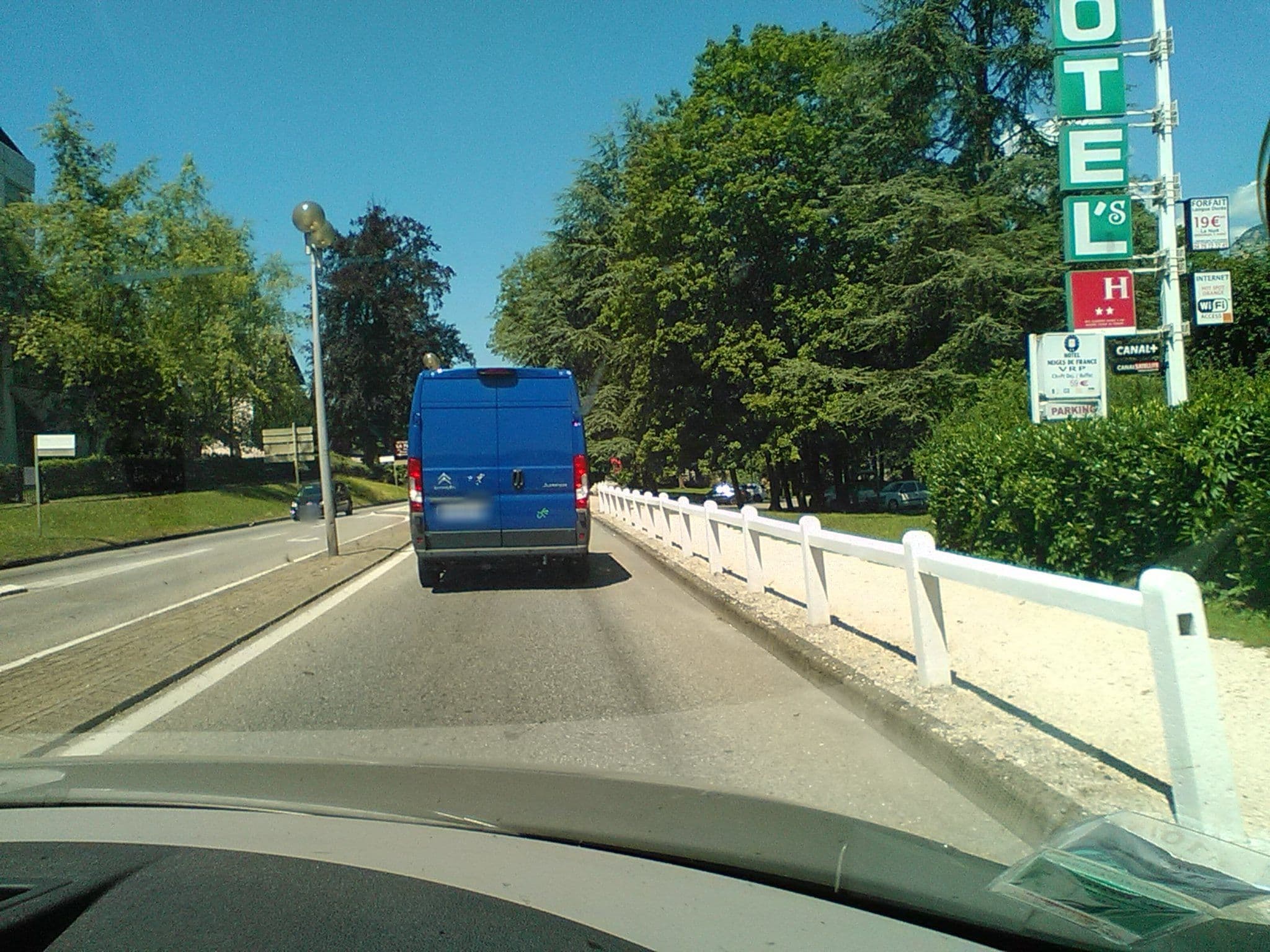 Street view near Amandine, Challes-les-Eaux — © marcussacapuces91 (CC BY-SA · Mapillary)