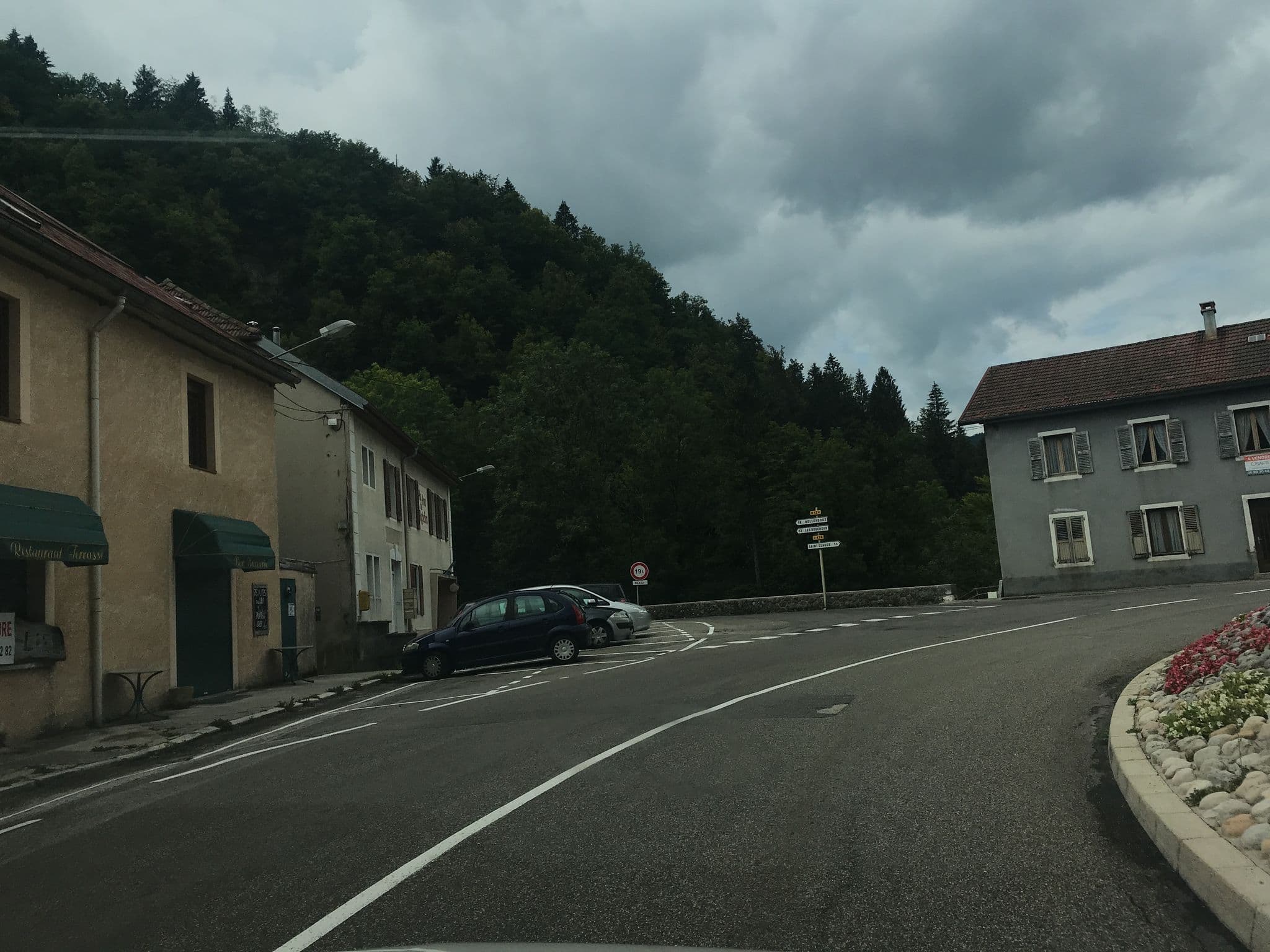 Street view near Auberge du Riche-Lieu, Saint-Claude — © thepriben (CC BY-SA · Mapillary)