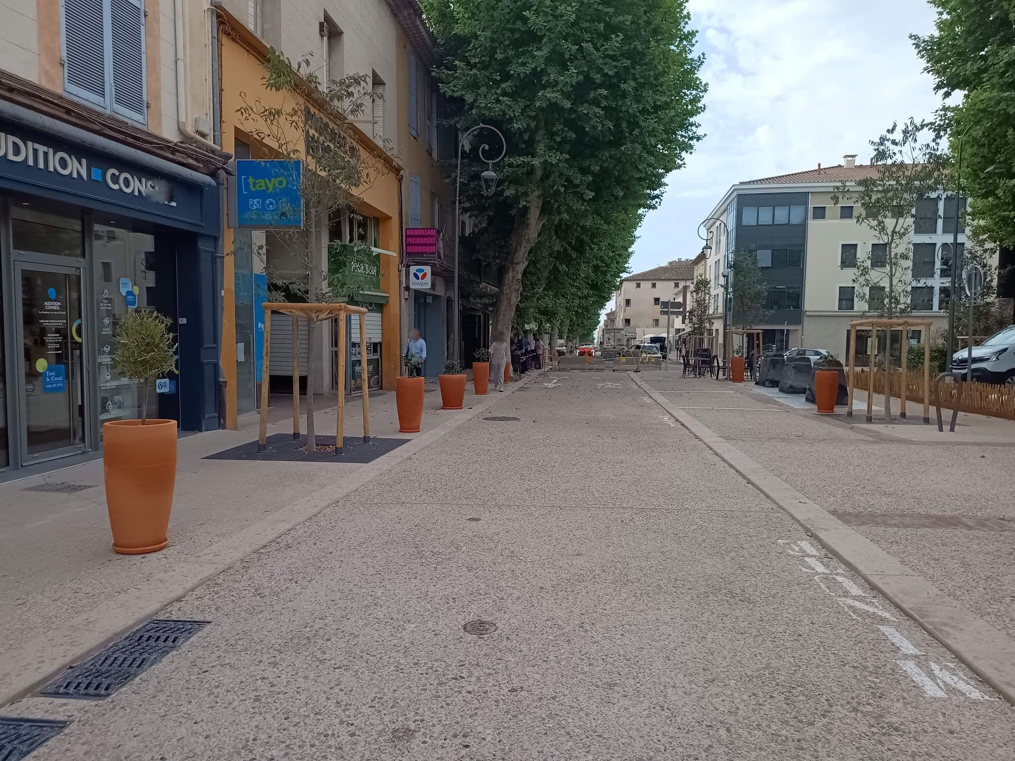 Street view near Hôtel de Versailles, Manosque — © Streetmaper04 (CC BY-SA · Mapillary)