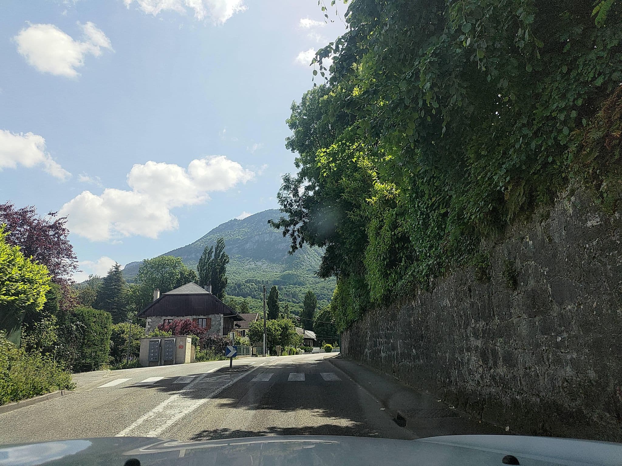 Street view near La Ferdinette, Mouxy — © MatthieuF4FNE (CC BY-SA · Mapillary)