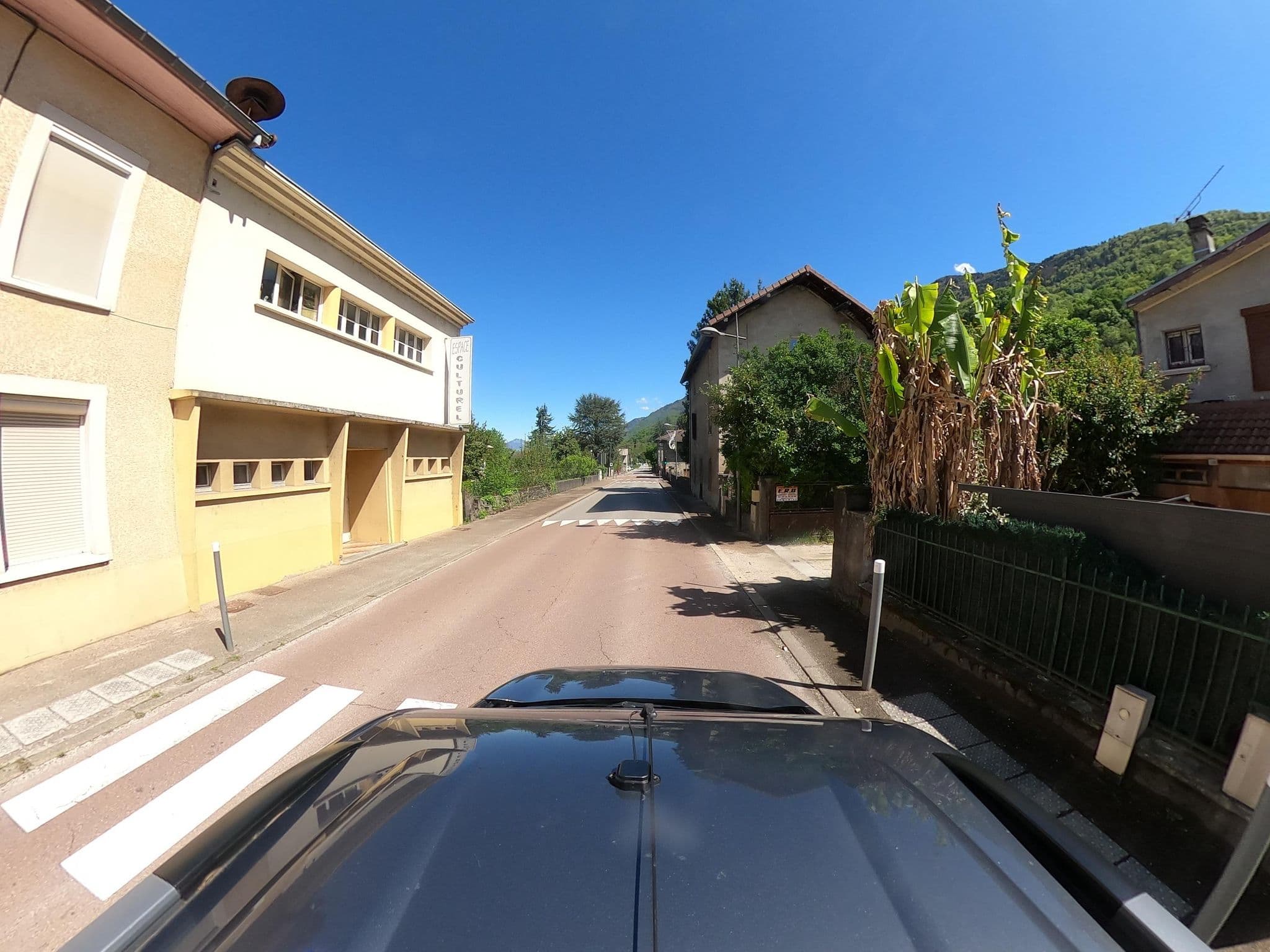 Street view near Hôtel des Voyageurs, Tencin — © eric_s (CC BY-SA · Mapillary)