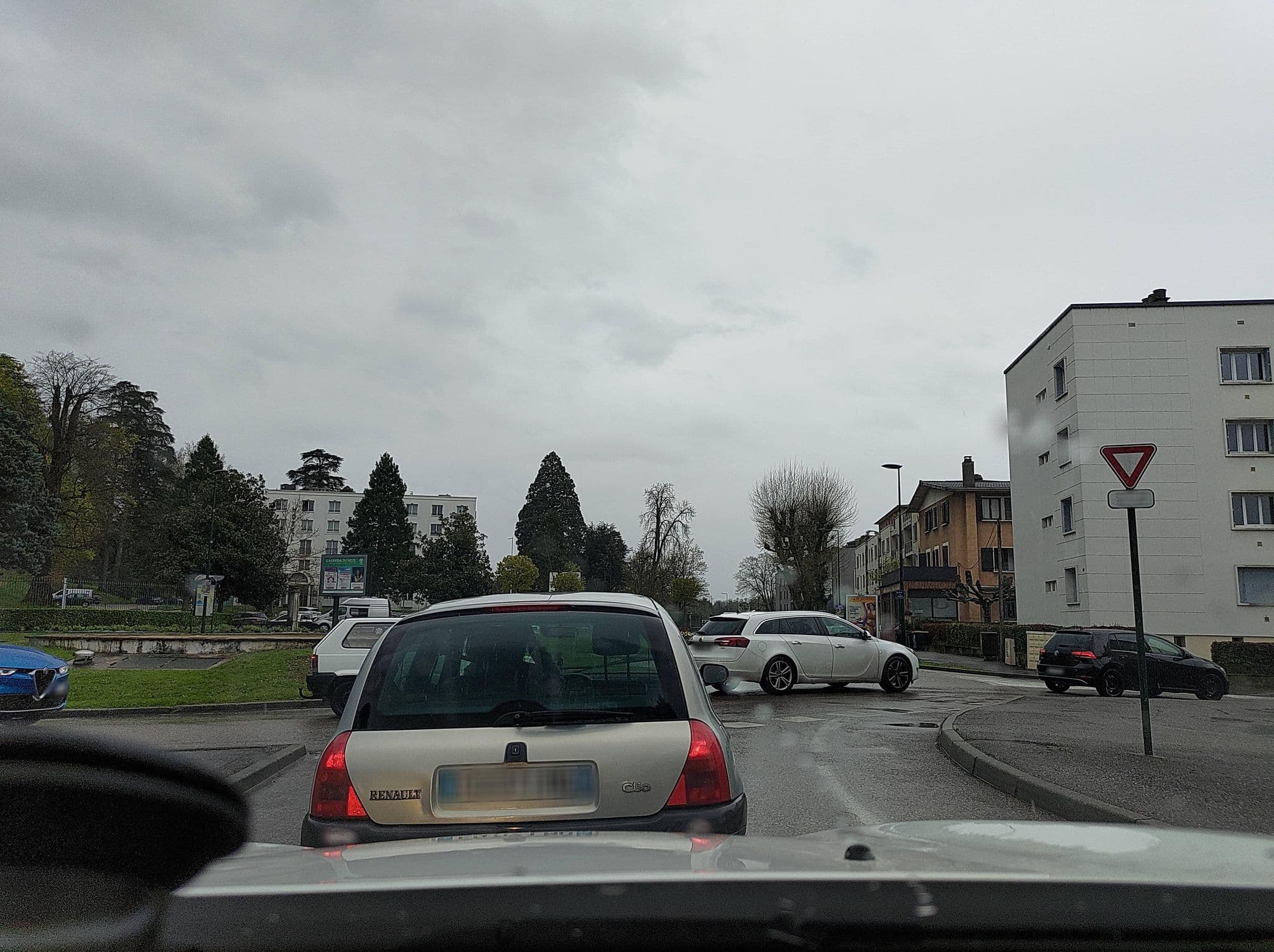 Street view near Hôtel Ariana et Restaurant Adélaïde, Tresserve — © MatthieuF4FNE (CC BY-SA · Mapillary)