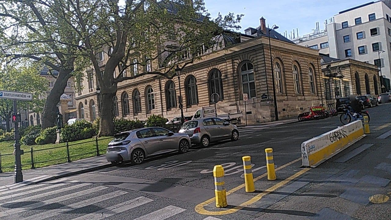 Street view near Korner Sorbonne, Paris — © britze (CC BY-SA · Mapillary)