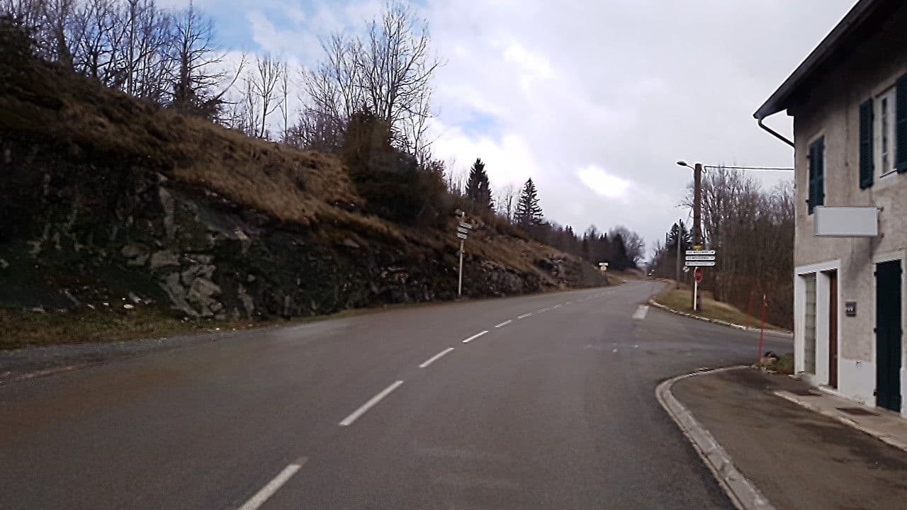 Street view near Barbe Jean-Paul, Saint-Claude — © bernardvoyageur (CC BY-SA · Mapillary)