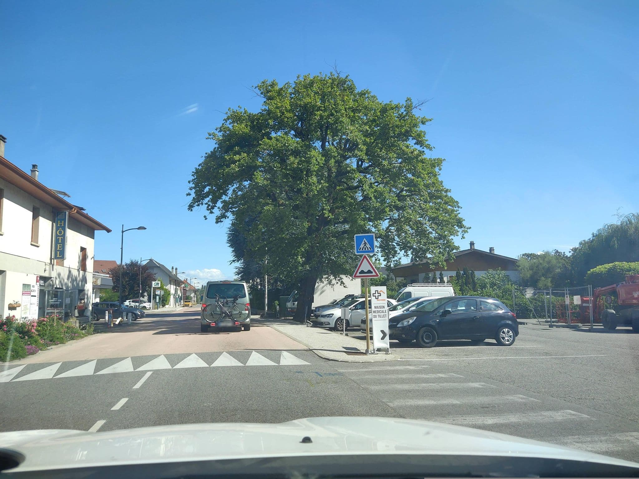 Street view near Le Chambaix, Viviers-du-Lac — © MatthieuF4FNE (CC BY-SA · Mapillary)