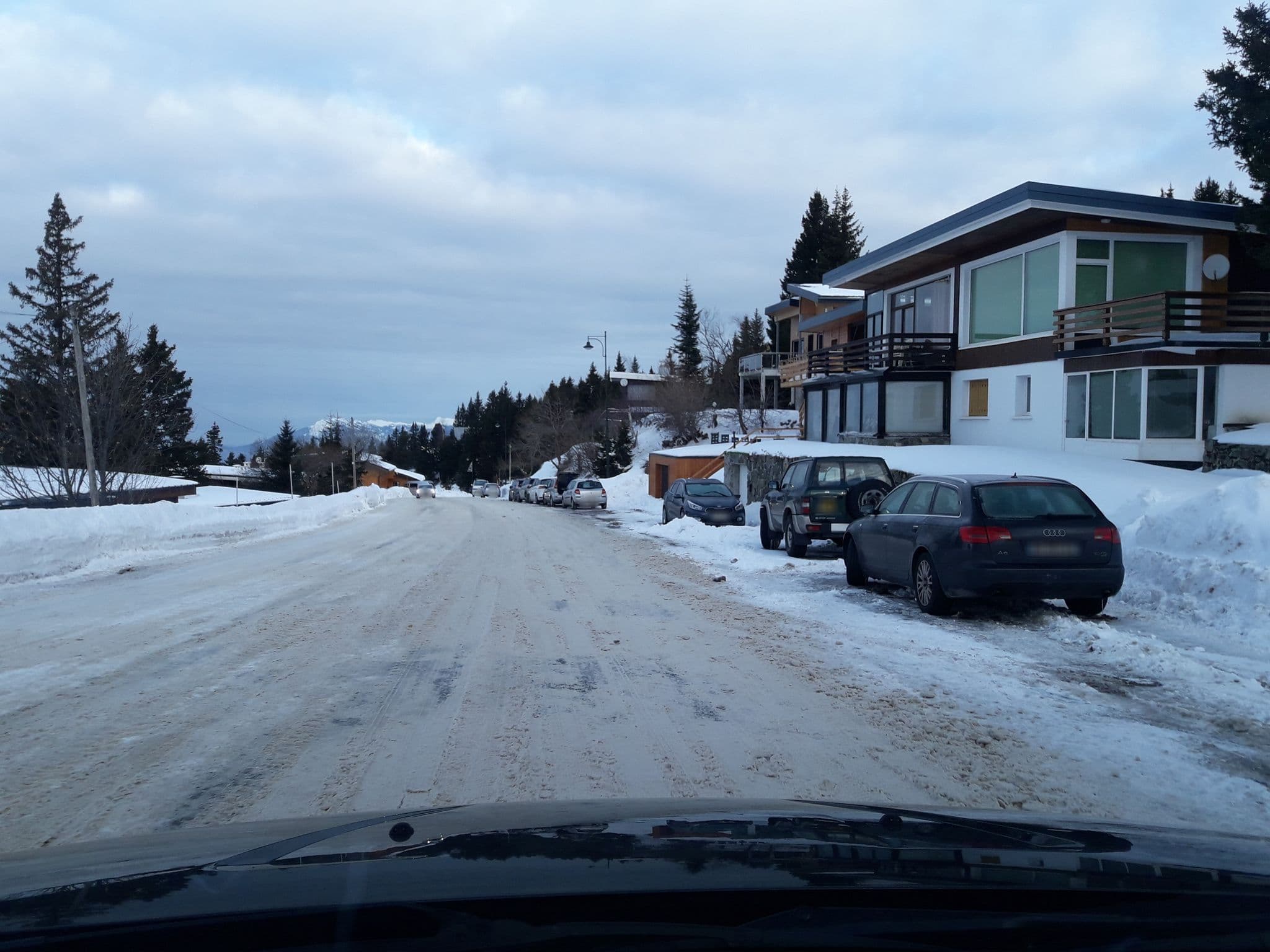 Street view near Chamrousse, Vaulnaveys-le-Bas — © eric_s (CC BY-SA · Mapillary)