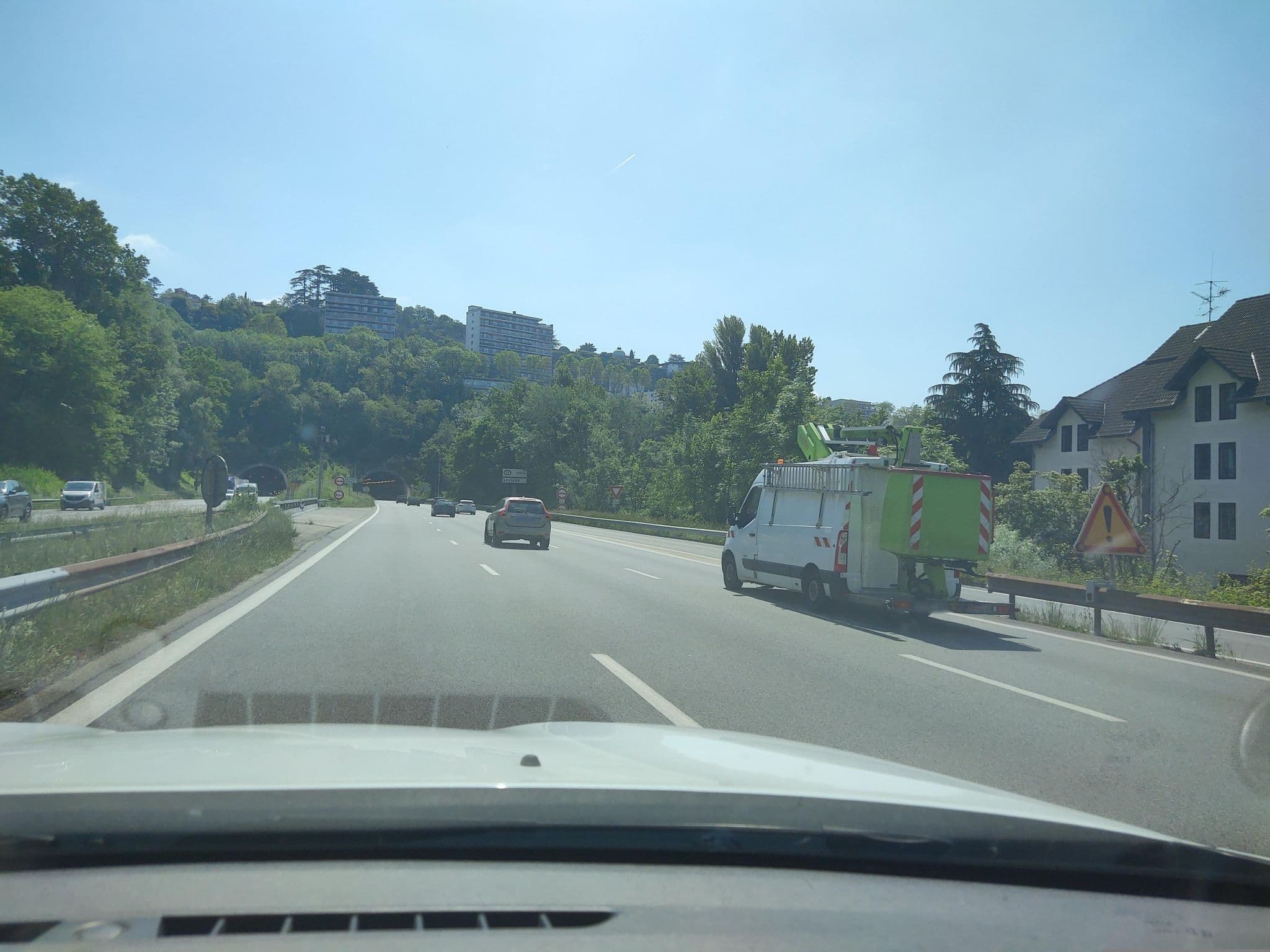 Street view near mister bb, Chambéry — © MatthieuF4FNE (CC BY-SA · Mapillary)