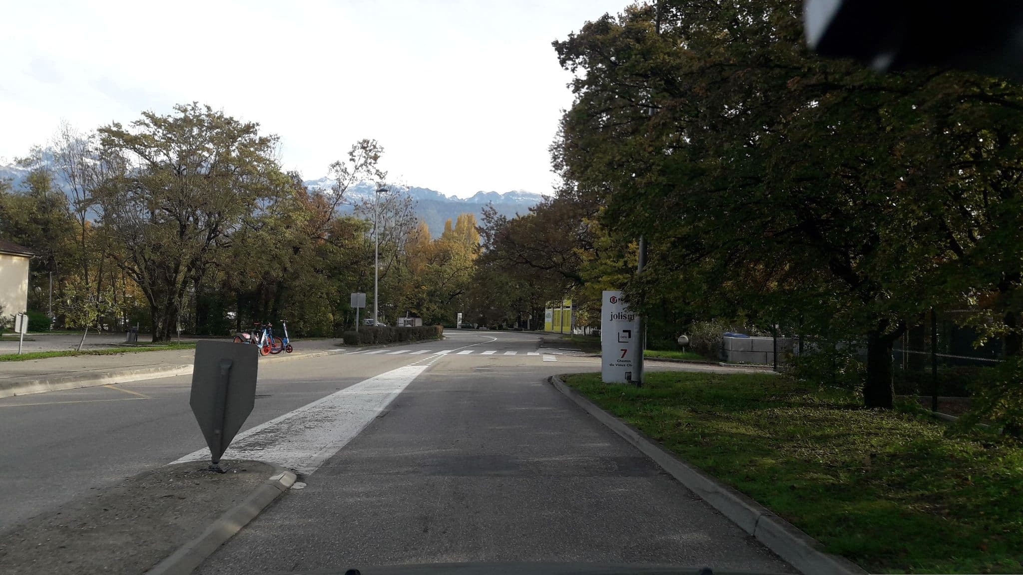 Street view near Kyriad, Meylan — © eric_s (CC BY-SA · Mapillary)