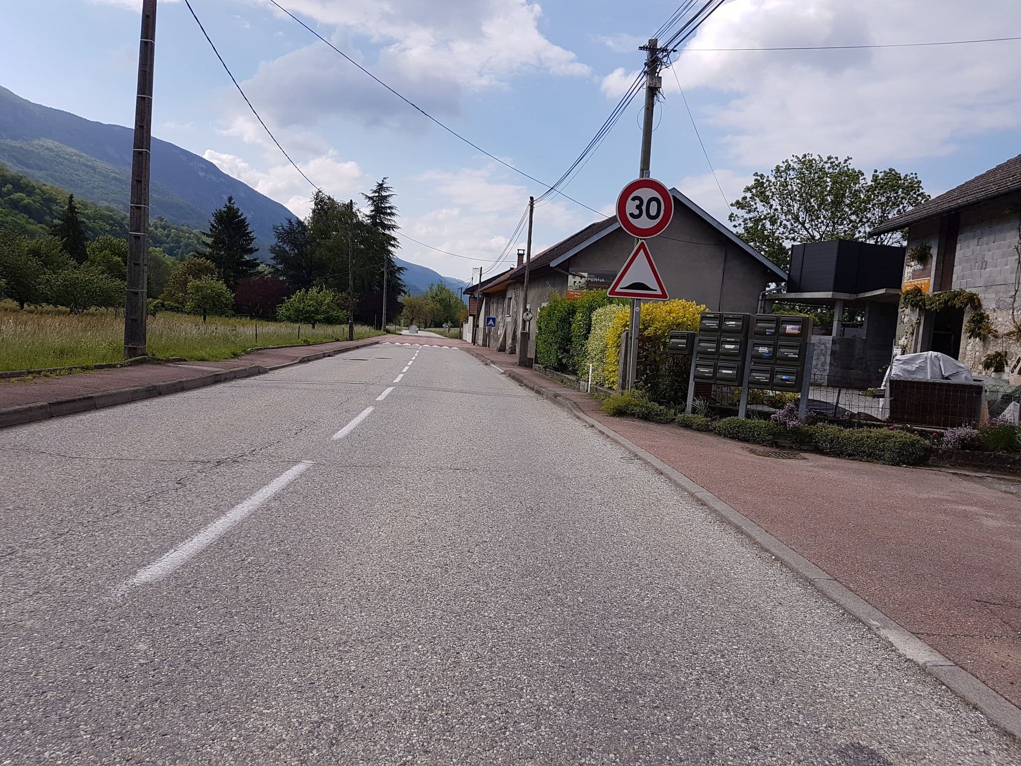 Street view near Gite L'Greni, Versonnex — © changchun1 (CC BY-SA · Mapillary)