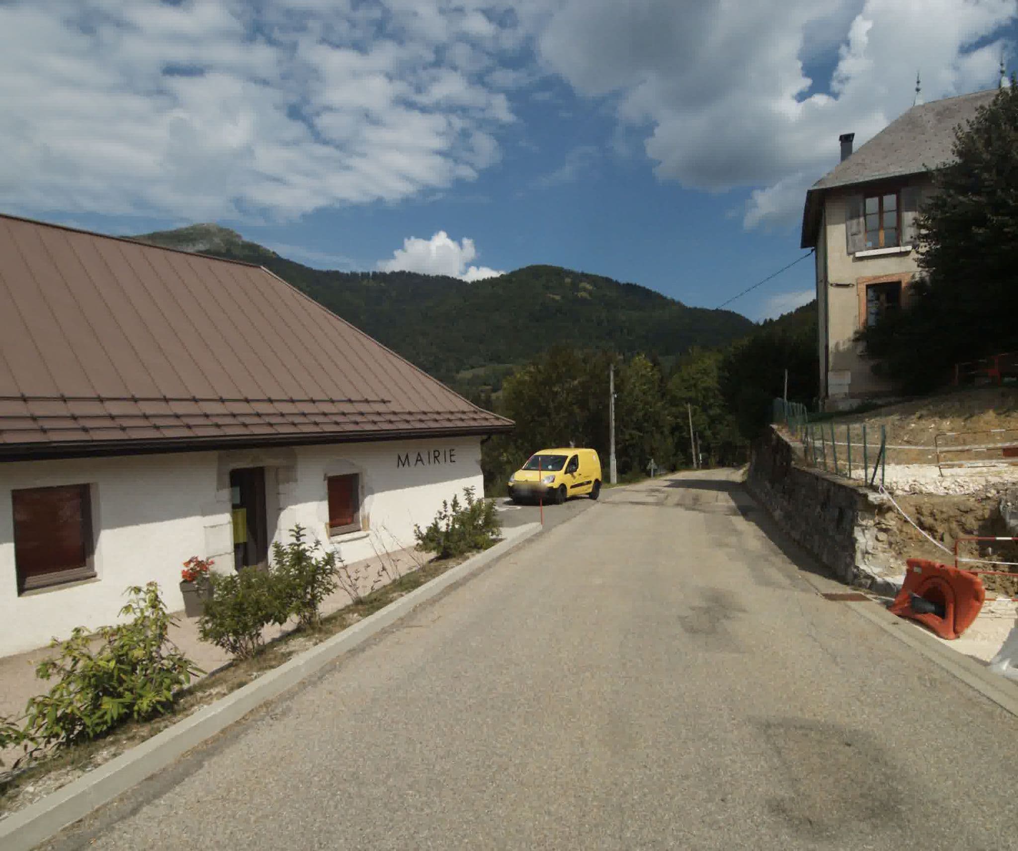 Street view near Auberge De Sarcenas, Le Sappey-en-Chartreuse — © sogefi (CC BY-SA · Mapillary)
