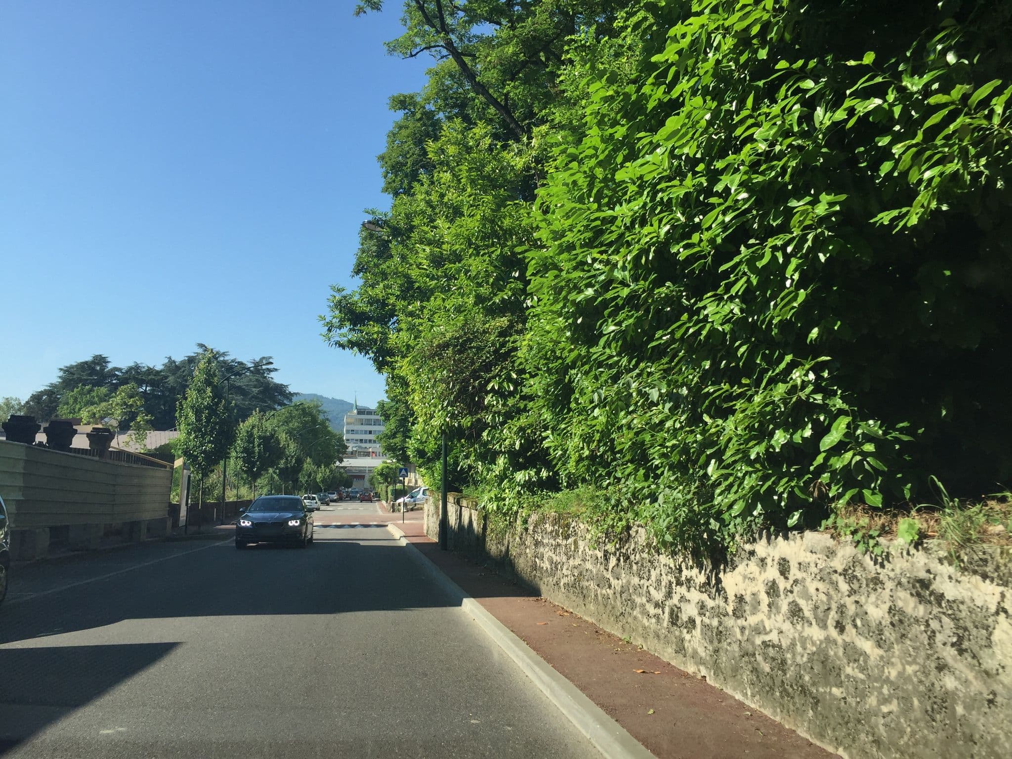 Street view near Villa Russie, Aix-les-Bains — © pgiraud (CC BY-SA · Mapillary)