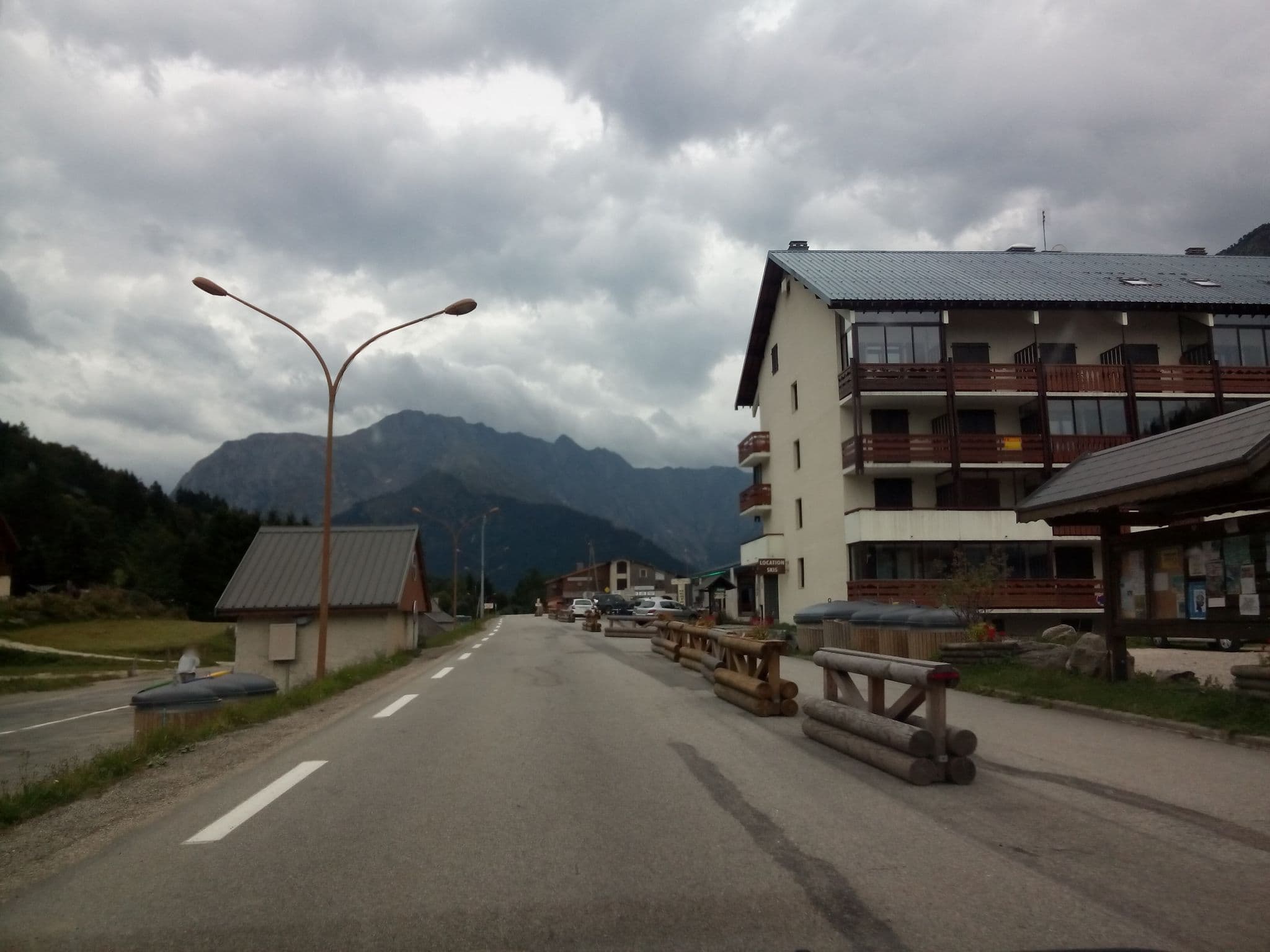 Street view near Hôtel les Gentianes, Vaulnaveys-le-Bas — © bmortgat (CC BY-SA · Mapillary)