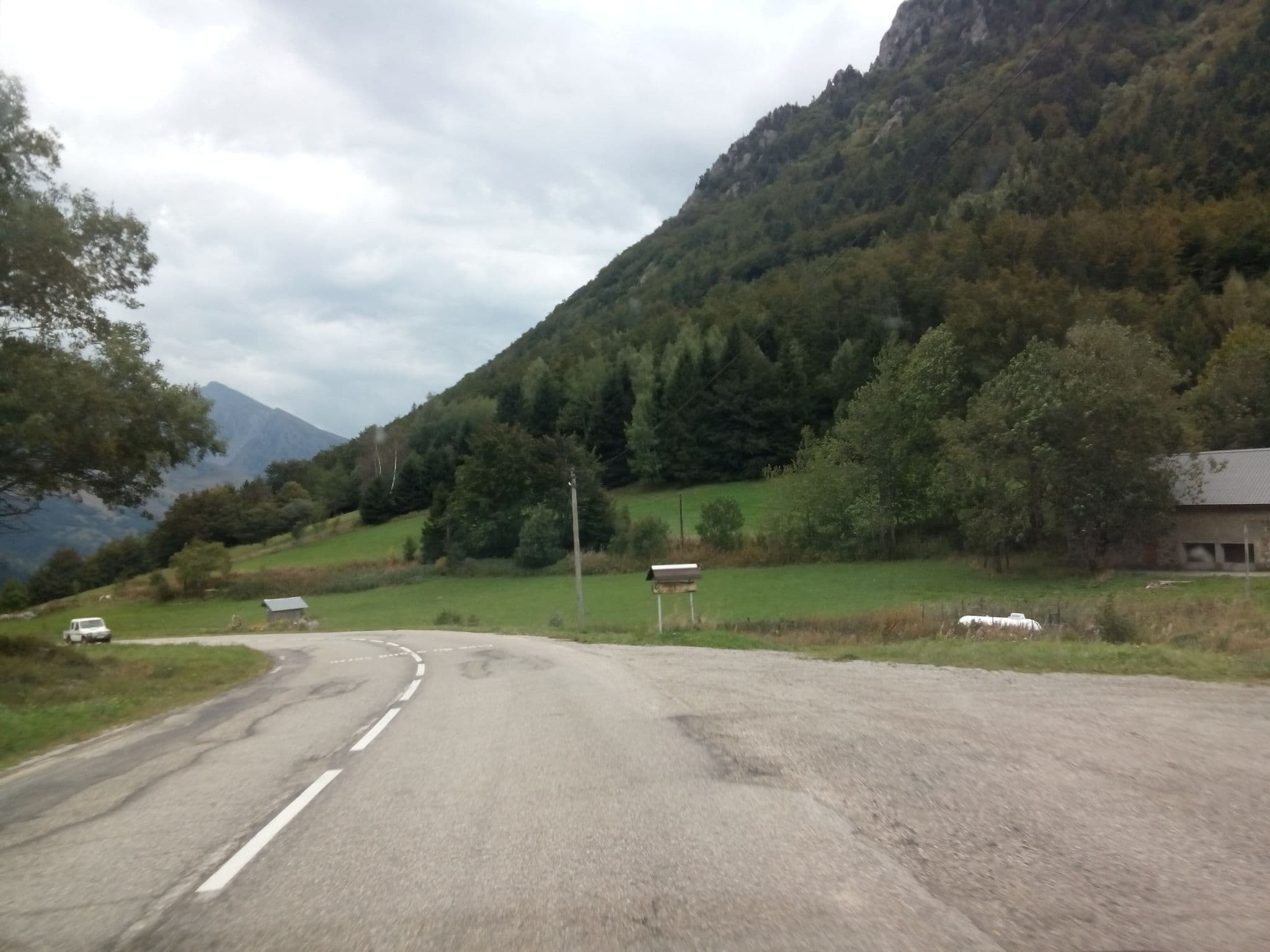 Street view near Auberge Alpe Et Jeunesse, Vaulnaveys-le-Bas — © bmortgat (CC BY-SA · Mapillary)