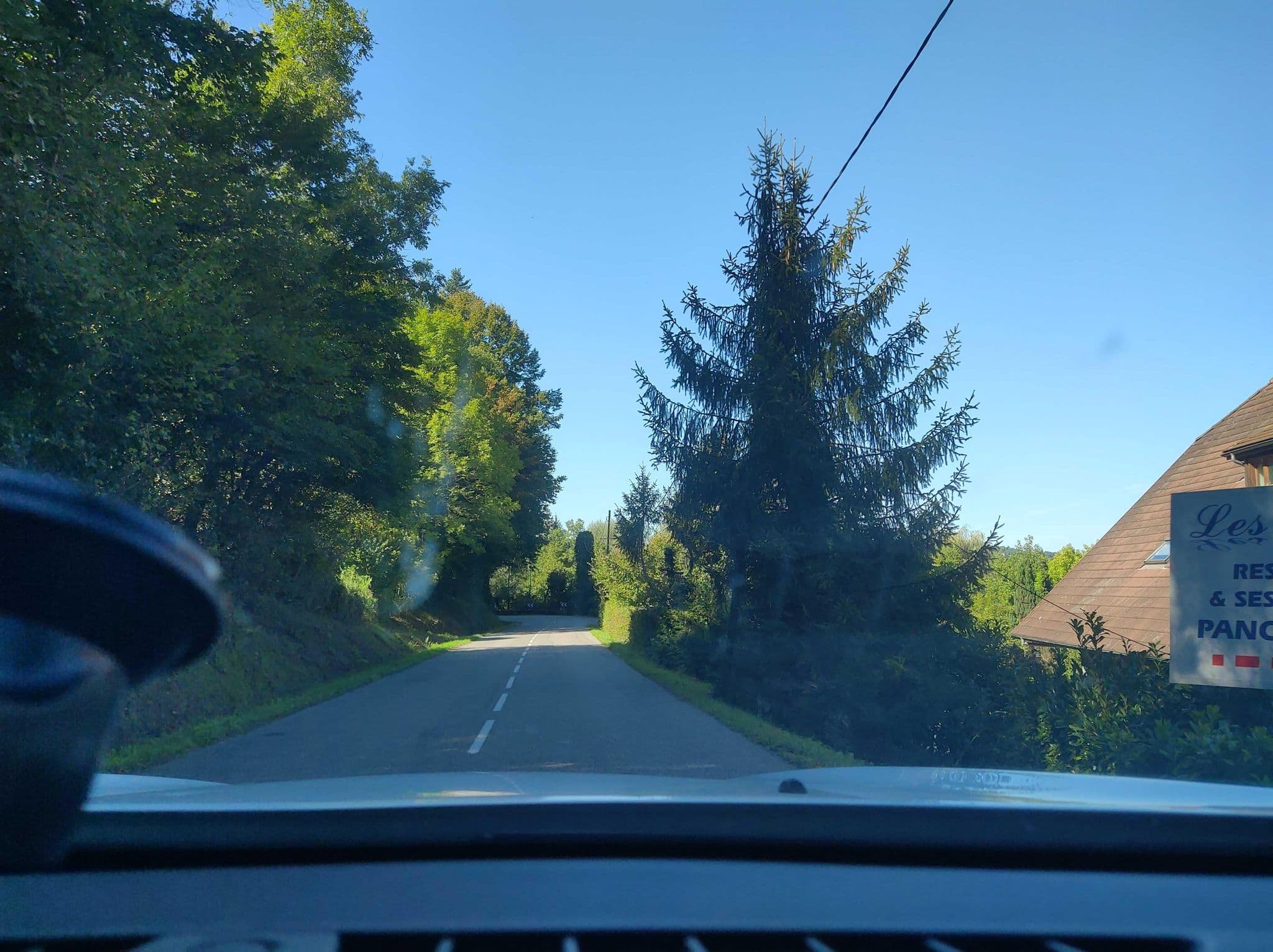 Street view near Hôtel Restaurant les Sirènes, Vimines — © MatthieuF4FNE (CC BY-SA · Mapillary)