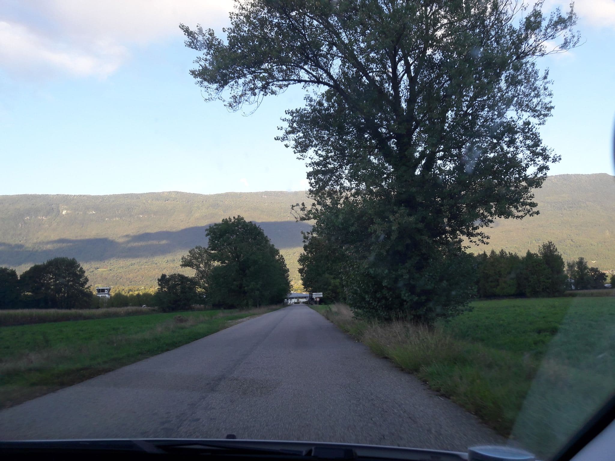 Street view near BEST WESTERN Hôtel le Cerf Volant, Viviers-du-Lac — © alexmodesto73 (CC BY-SA · Mapillary)