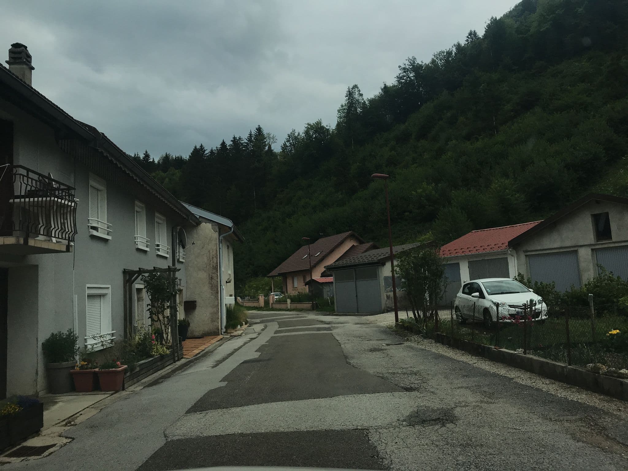 Street view near Hostellerie Retour Chasse, Saint-Claude — © thepriben (CC BY-SA · Mapillary)