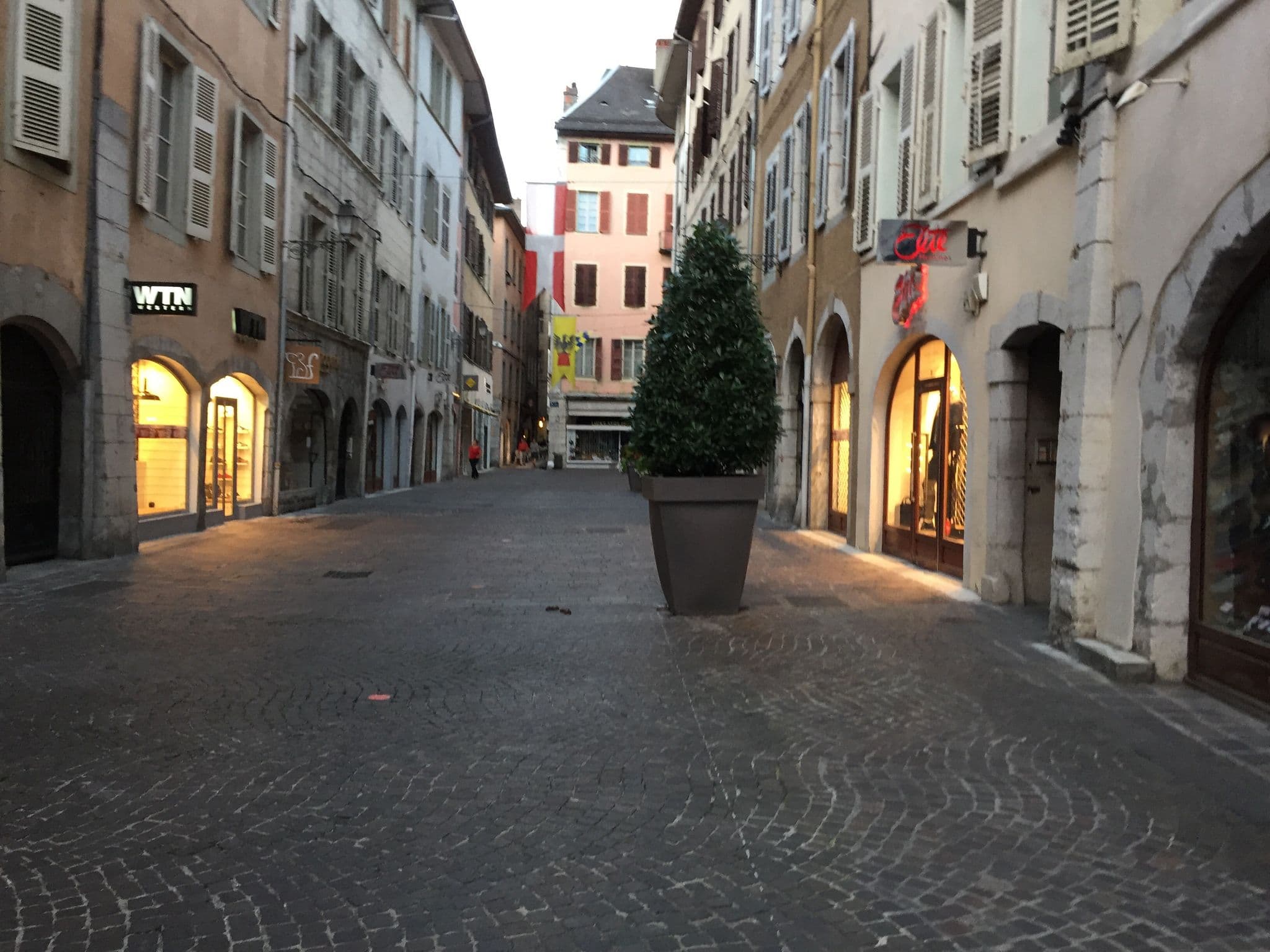 Street view near Les Petits Boudoirs de Savoie, Chambéry — © sergestinckwich (CC BY-SA · Mapillary)