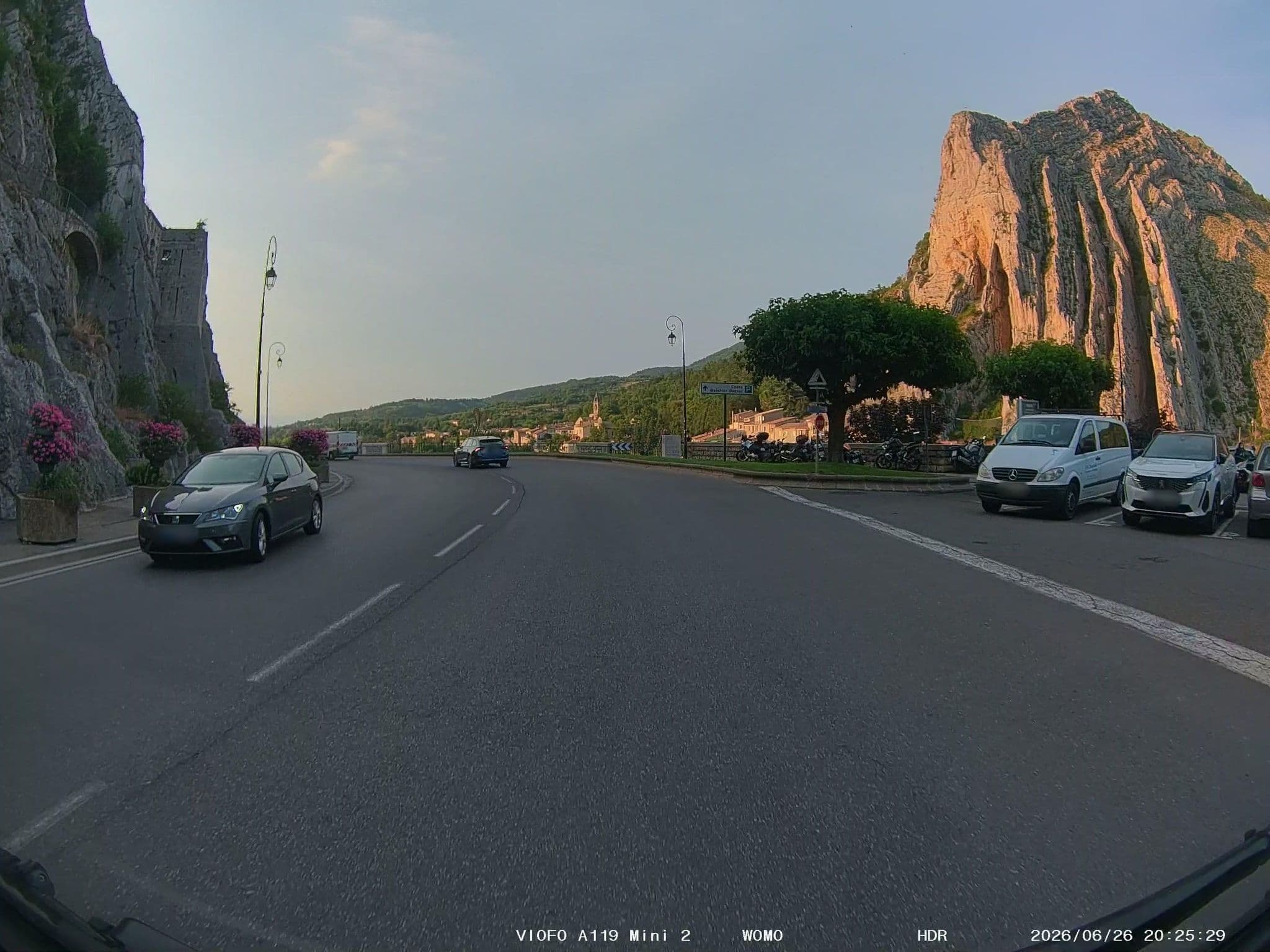 Street view near Le Clos des Andrones, Sisteron — © soulcover (CC BY-SA · Mapillary)