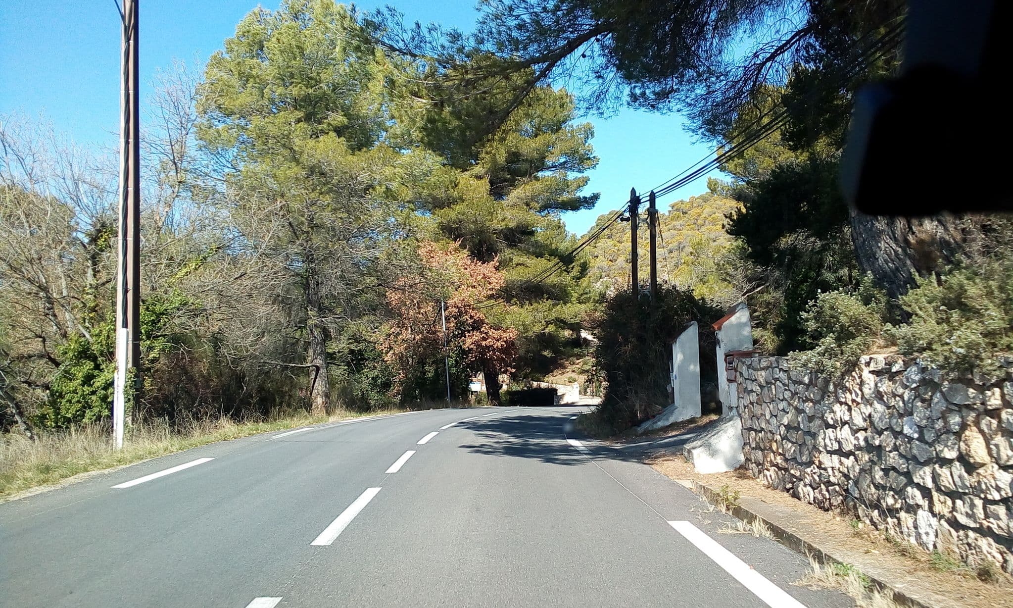Street view near Restaurant de Colombier Villecroze, Villecroze — © eric_s (CC BY-SA · Mapillary)