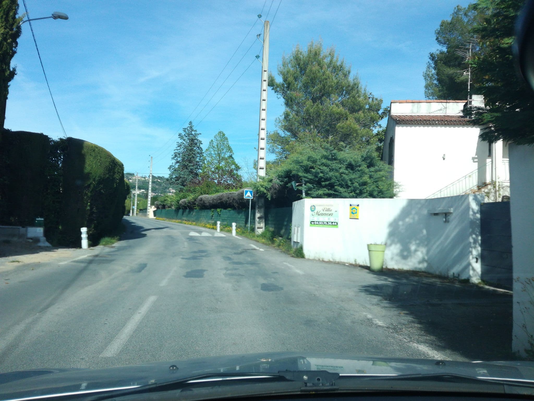 Street view near Villa Manon, Mouans-Sartoux — © baptistemm (CC BY-SA · Mapillary)