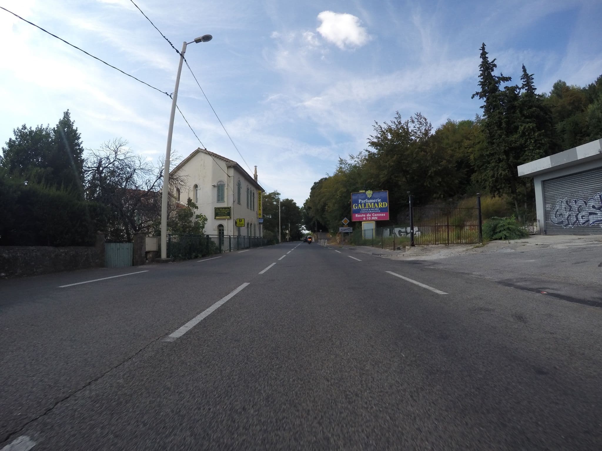 Street view near La Bellaudiere, Grasse — © jesolem (CC BY-SA · Mapillary)