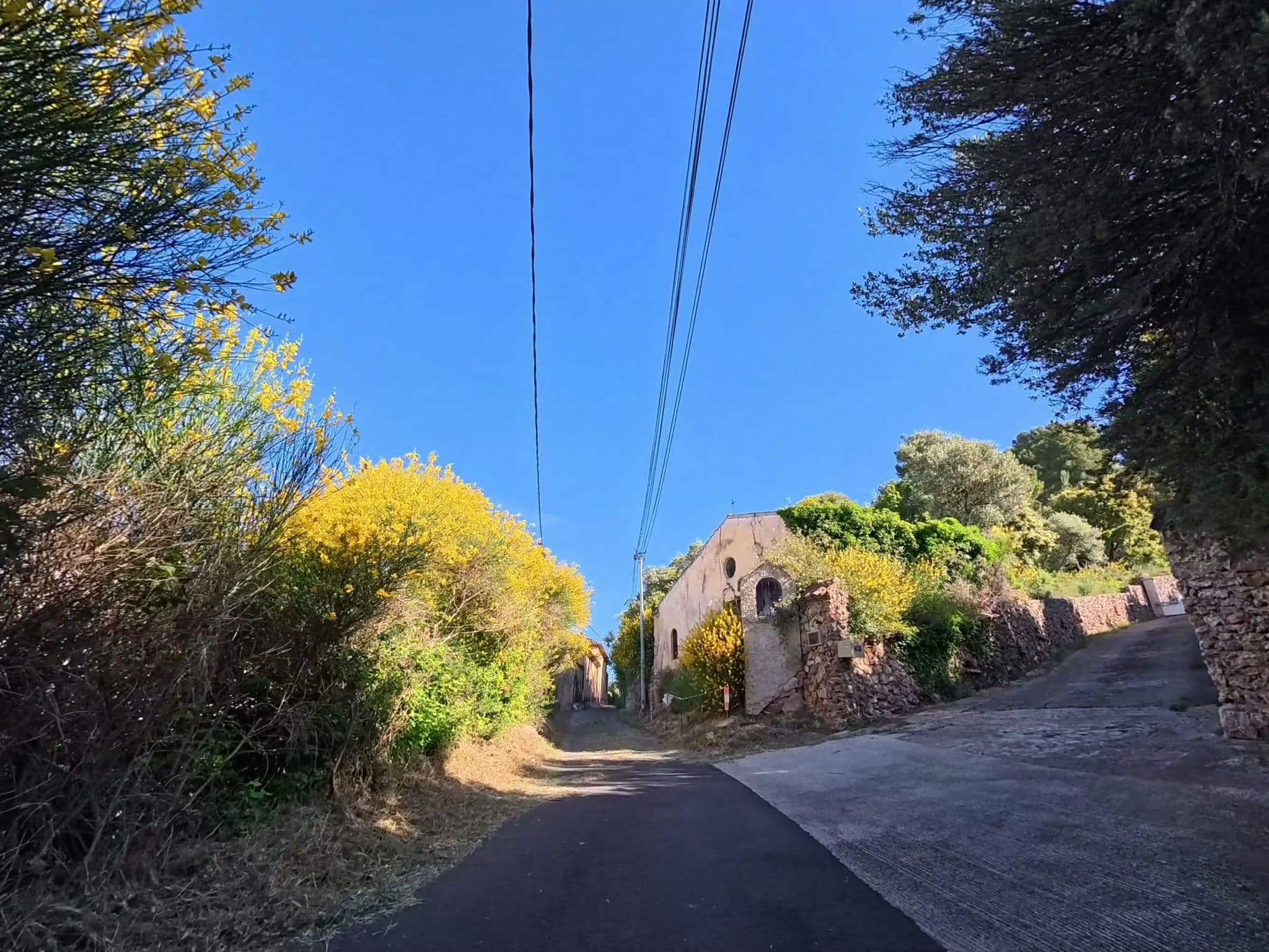 Street view near La Grave Aups, Aups — © voyage-hors-saison (CC BY-SA · Mapillary)