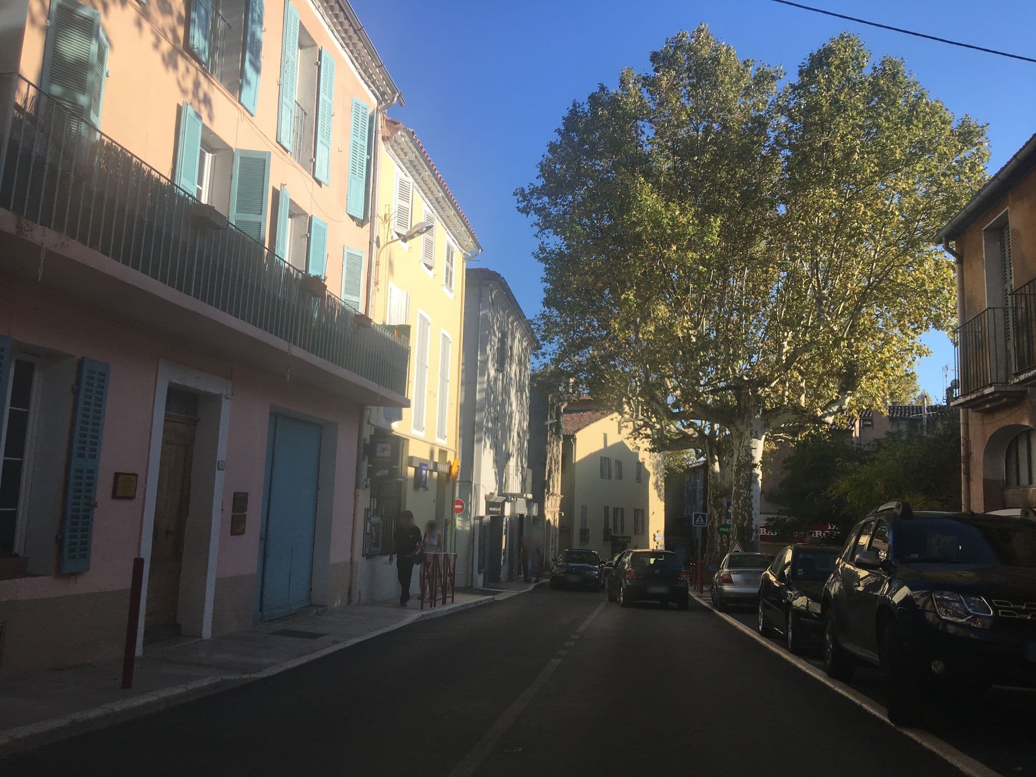 Street view near Auberge des Lavandes, Villecroze — © phjarry (CC BY-SA · Mapillary)