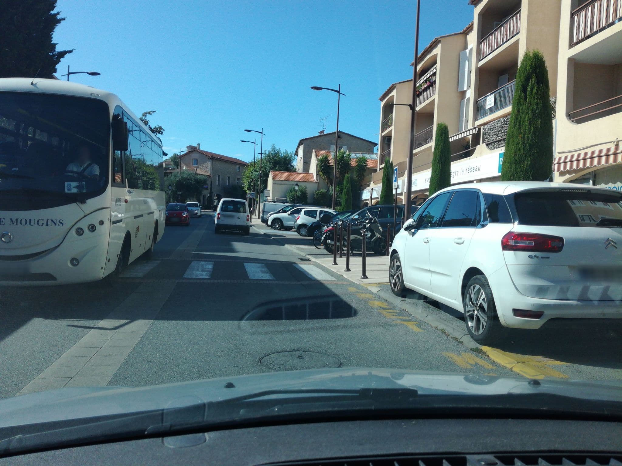 Street view near Hôtel du Val de Mougins, Mougins — © baptistemm (CC BY-SA · Mapillary)