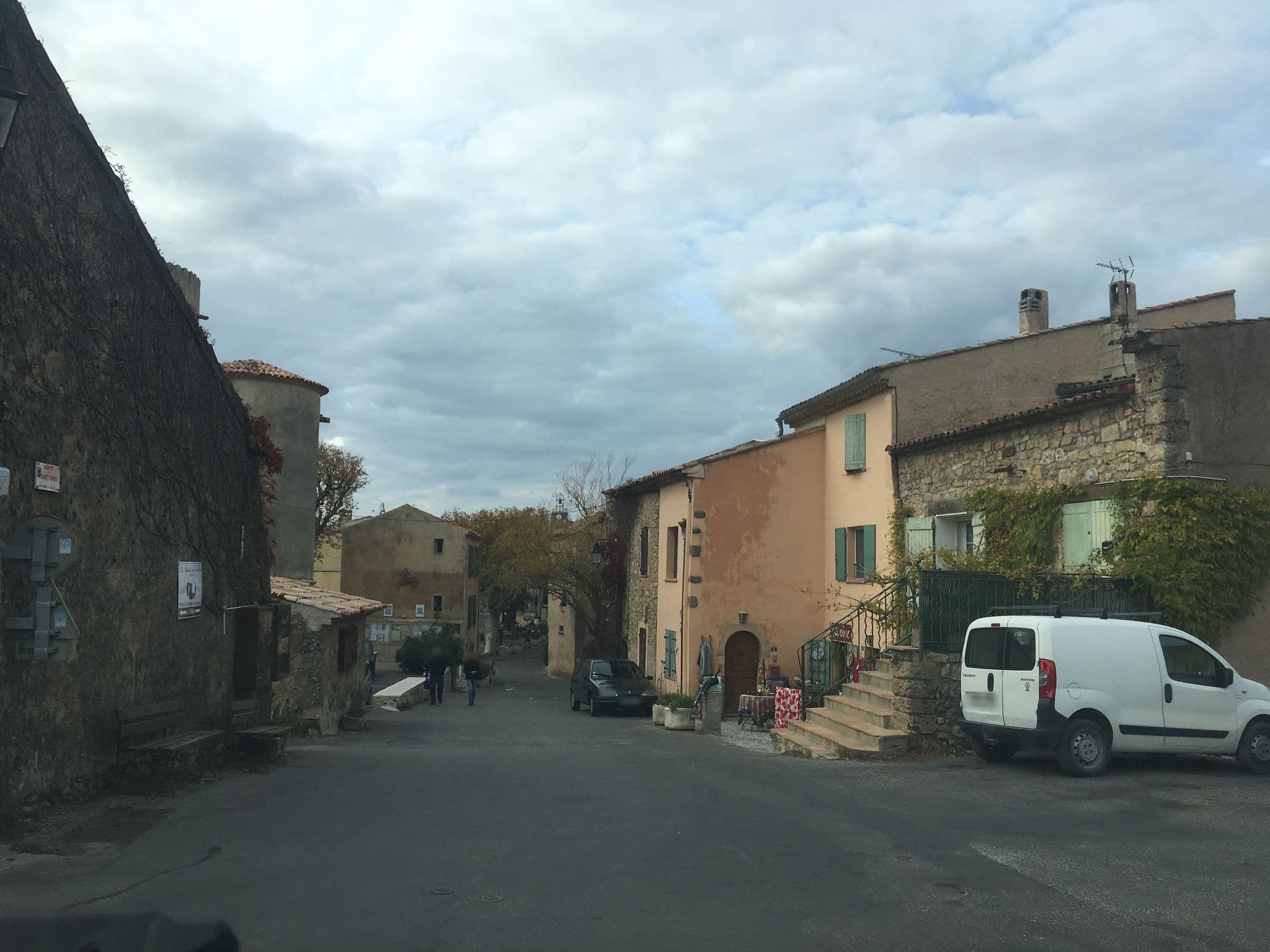 Street view near La Bastide de Tourtour, Villecroze — © phjarry (CC BY-SA · Mapillary)