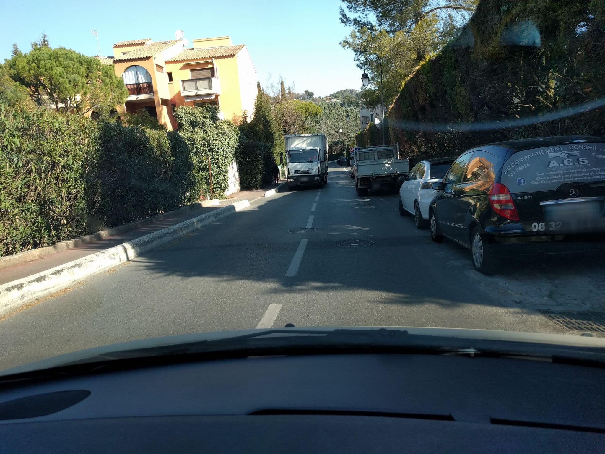 Street view near Le Club Mougins by Diamond Resorts, Mougins — © baptistemm (CC BY-SA · Mapillary)