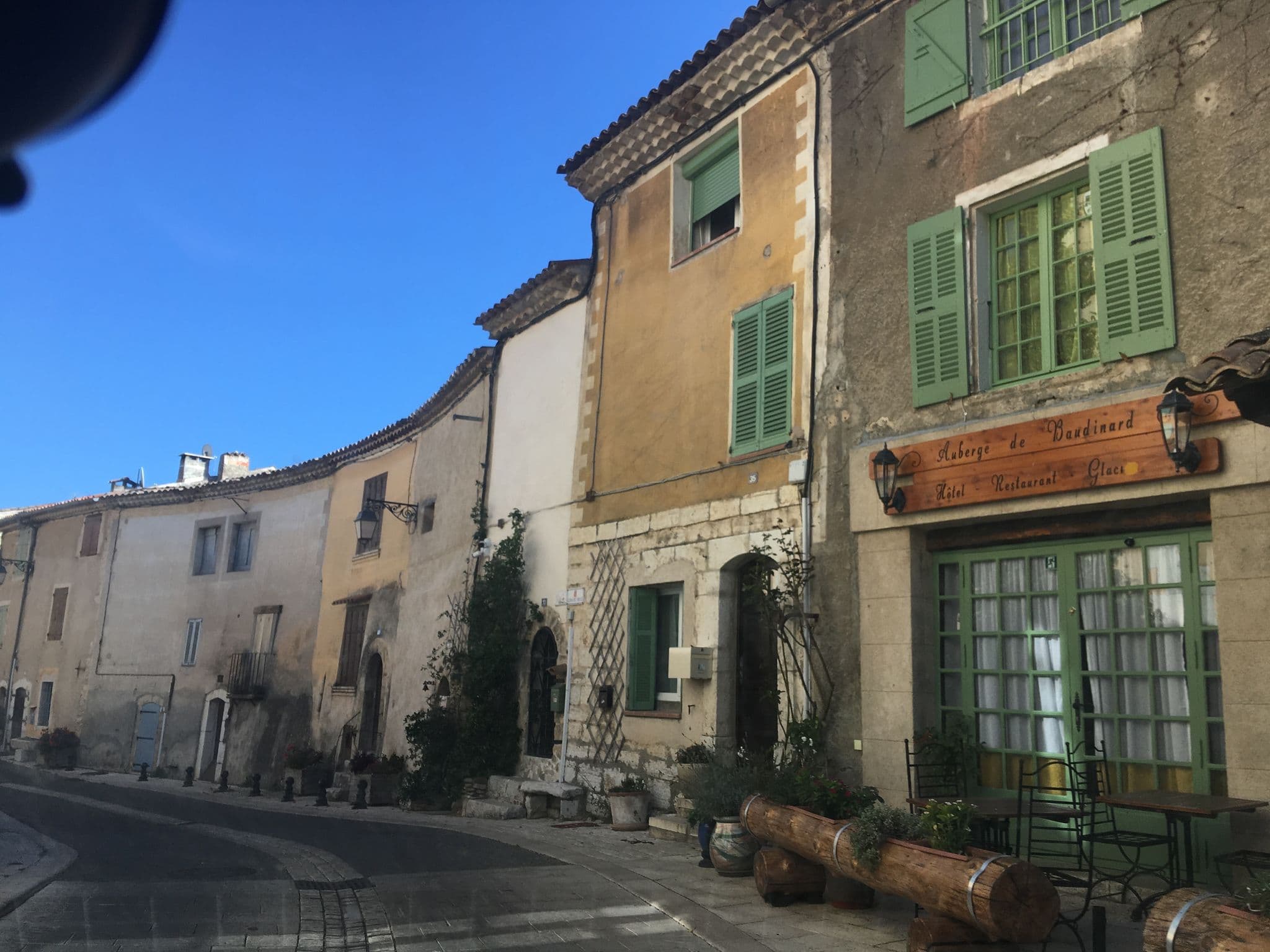 Street view near L'Auberge de Baudinard, Régusse — © phjarry (CC BY-SA · Mapillary)