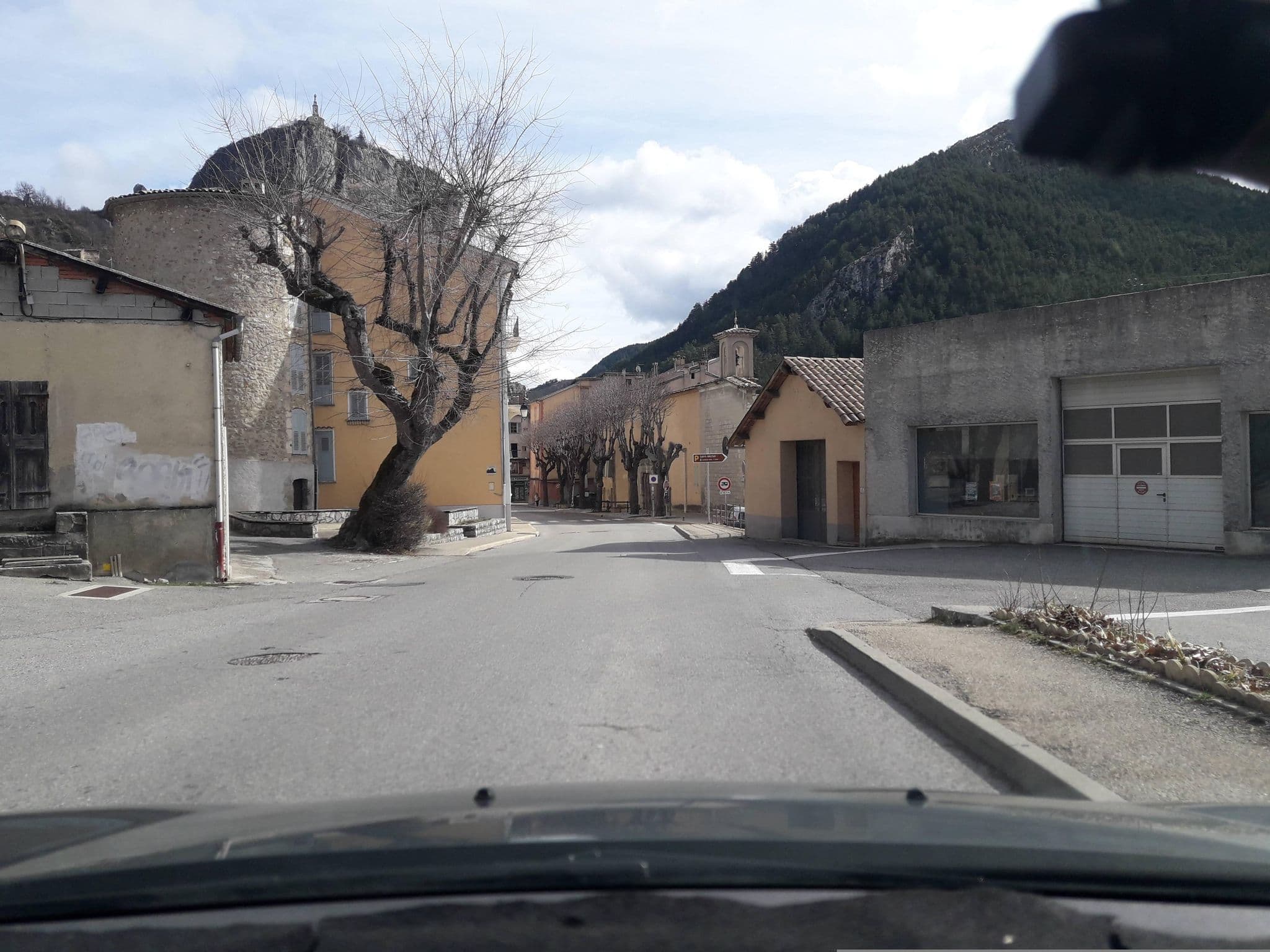 Street view near Aqui Sian Ben, Annot — © eric_s (CC BY-SA · Mapillary)