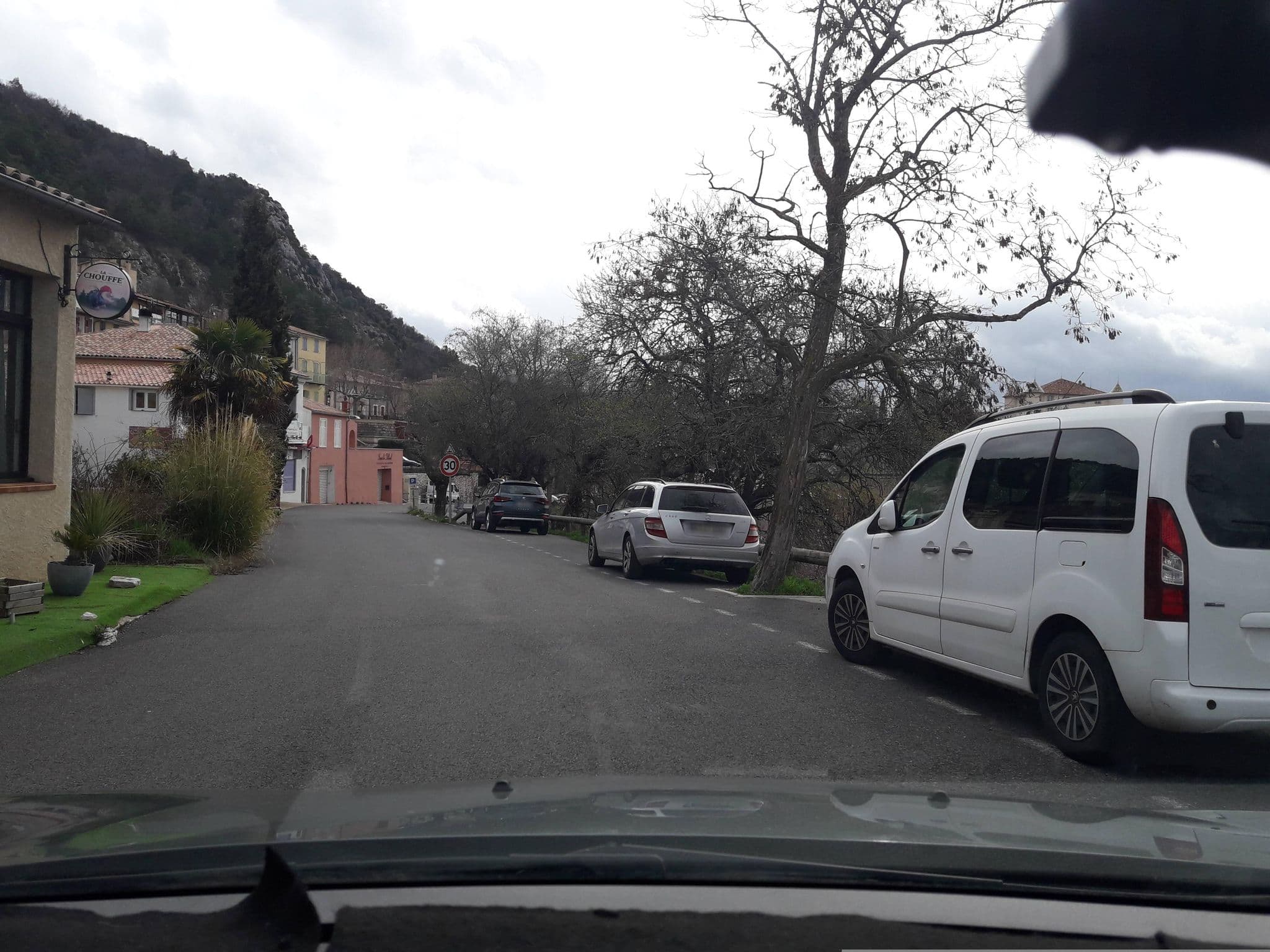 Street view near Altitude 823, Riez — © eric_s (CC BY-SA · Mapillary)