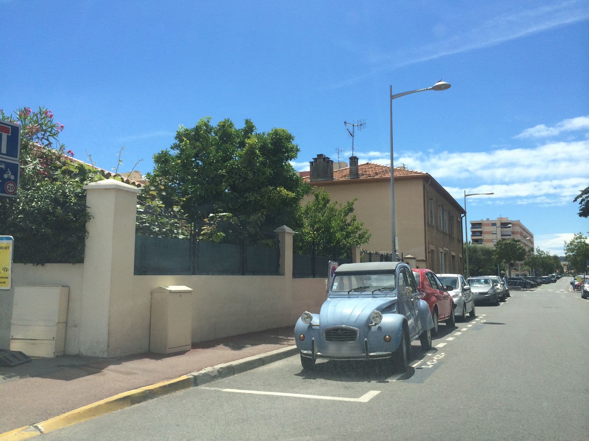 Street view near Le Castel du Cros, Cagnes-sur-Mer — © jesolem (CC BY-SA · Mapillary)