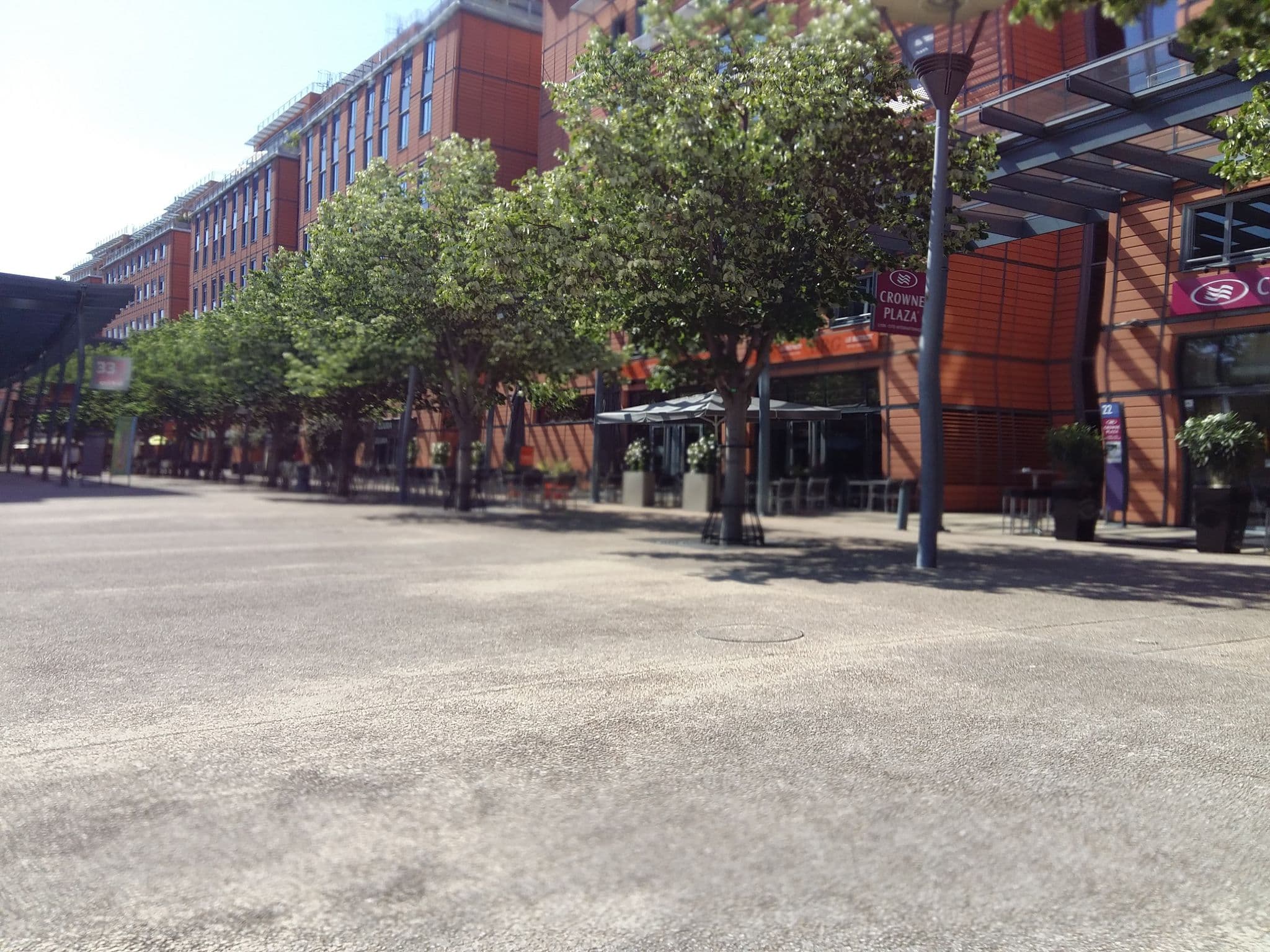 Street view near Hôtel Crowne Plaza, Caluire-et-Cuire — © blueberry (CC BY-SA · Mapillary)