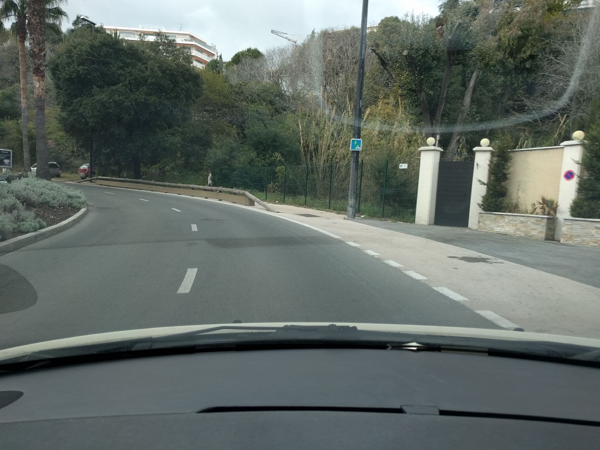 Street view near Gold Lyon Cannes Résidence, Cannes — © baptistemm (CC BY-SA · Mapillary)