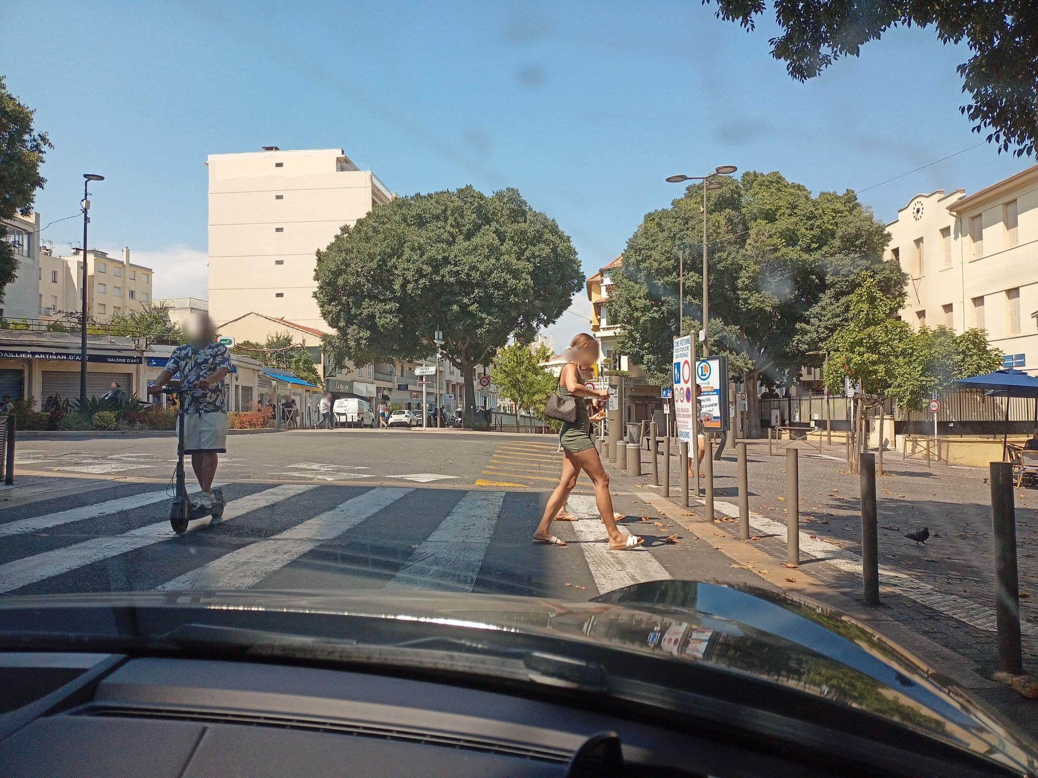 Street view near Carousel, Antibes — © xdTAGCLAN (CC BY-SA · Mapillary)