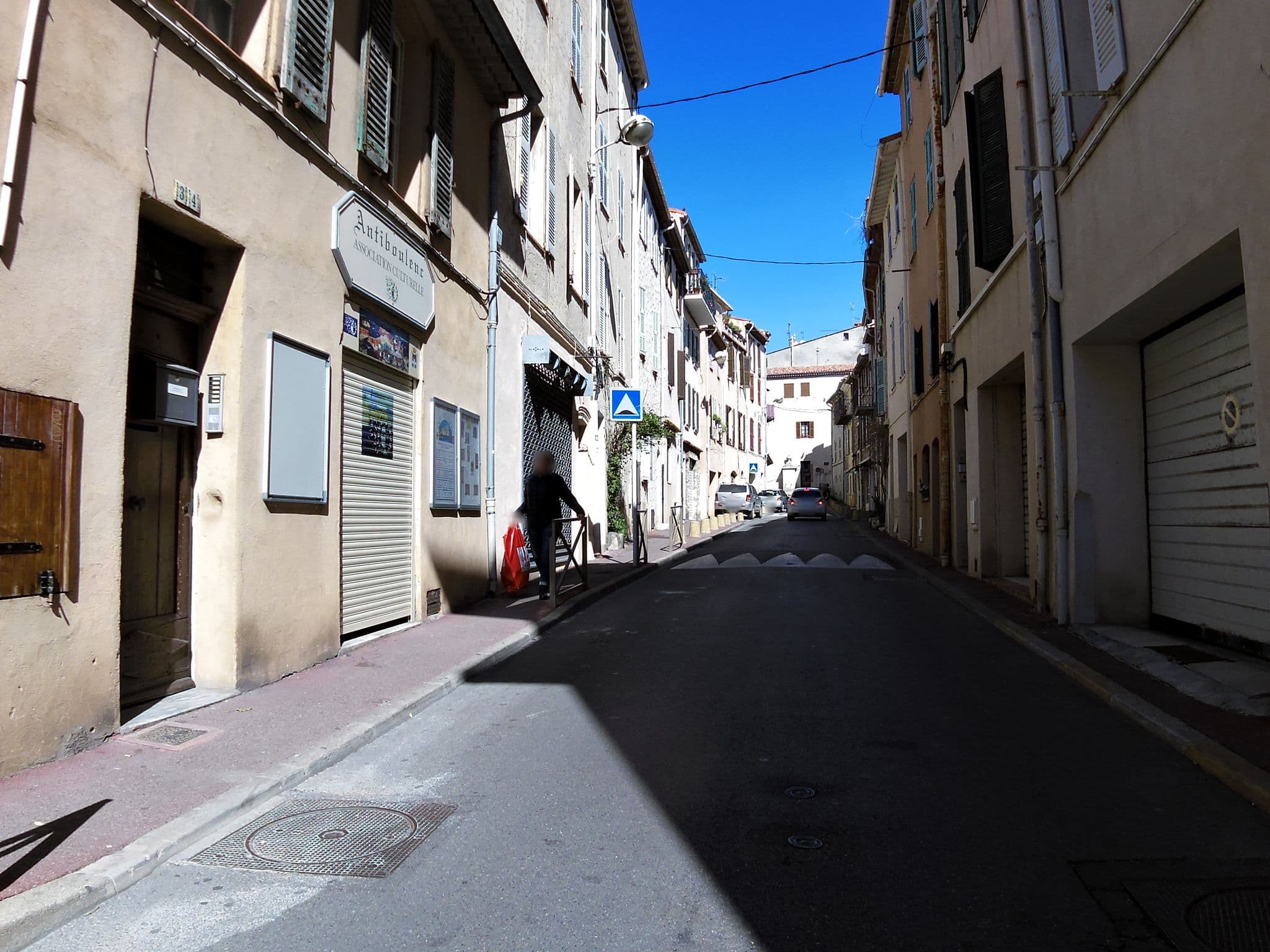 Street view near Guesthouse du Safranier, Antibes — © dcp (CC BY-SA · Mapillary)