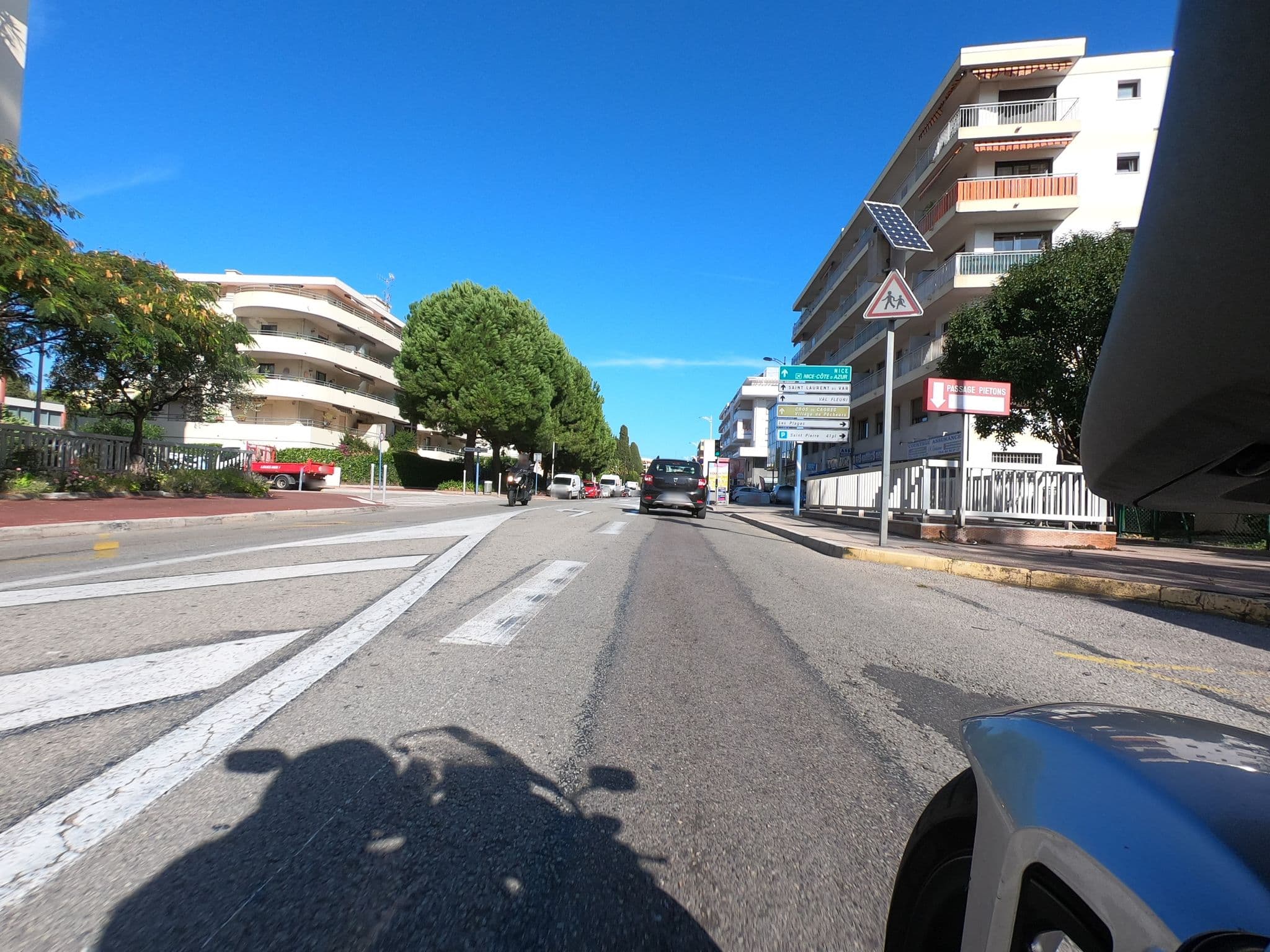 Street view near Les eucalyptus, Cagnes-sur-Mer — © schnitzelwagen (CC BY-SA · Mapillary)