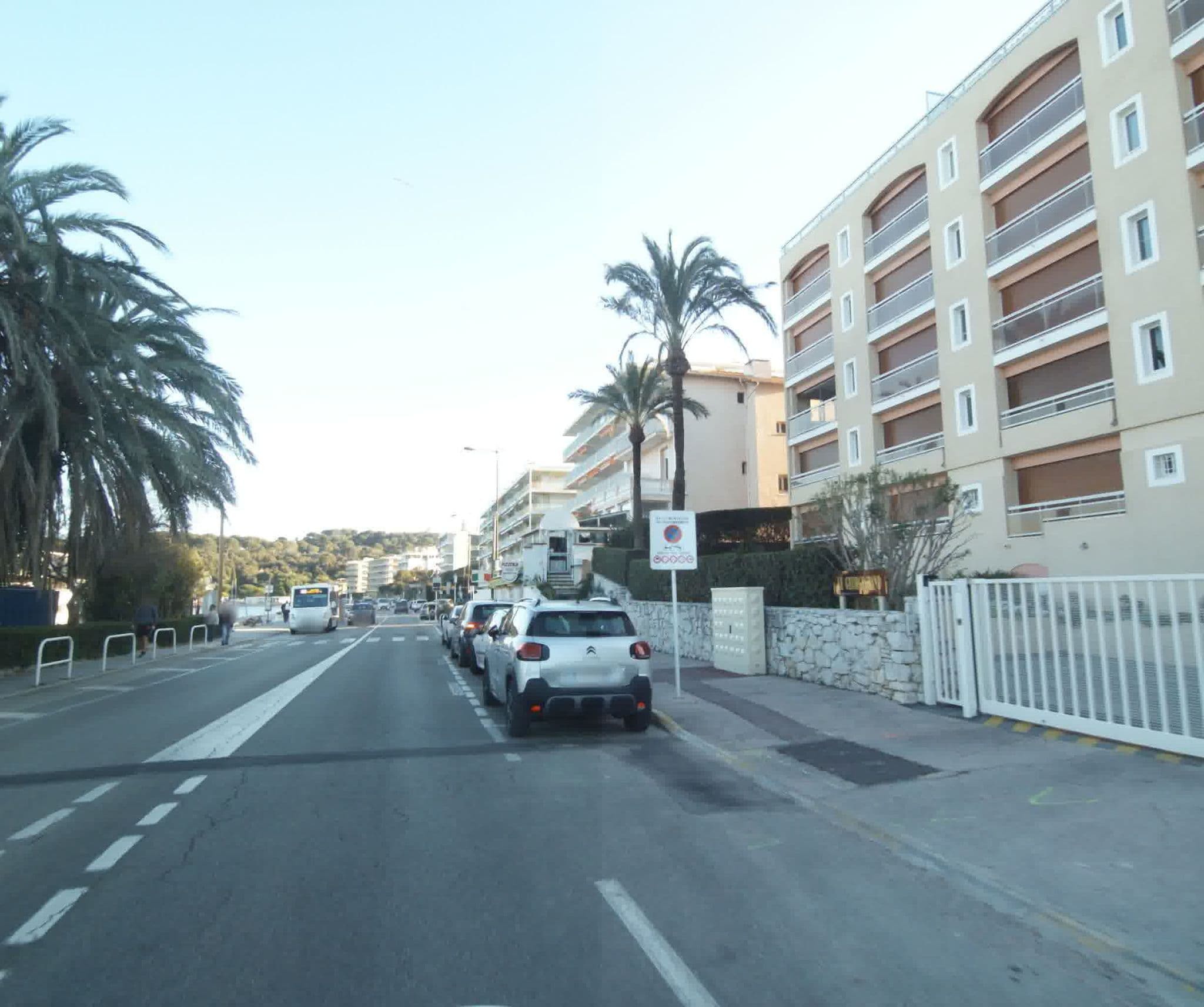 Street view near Petit Réserve Hôtel, Antibes — © sogefi (CC BY-SA · Mapillary)