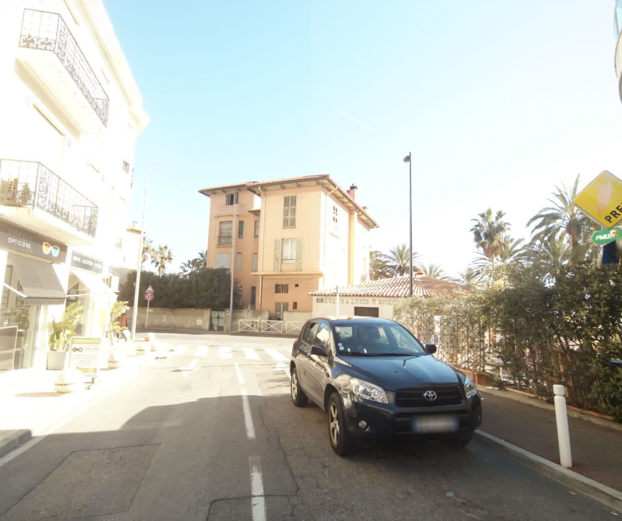 Street view near Les Allés du Cap, Antibes — © sogefi (CC BY-SA · Mapillary)