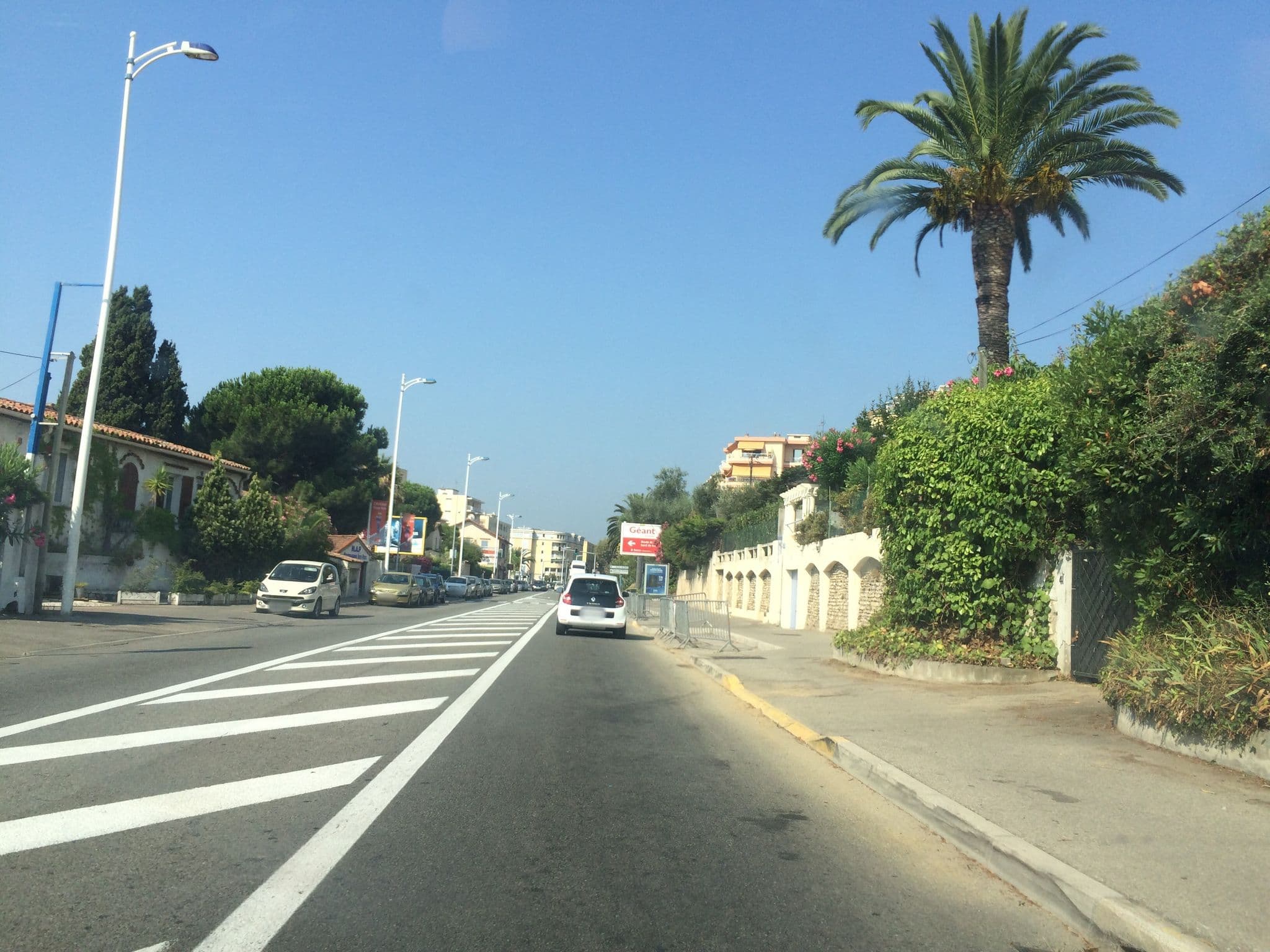 Street view near Hôtel le Mas d'Azur, Cagnes-sur-Mer — © sarawabreus (CC BY-SA · Mapillary)