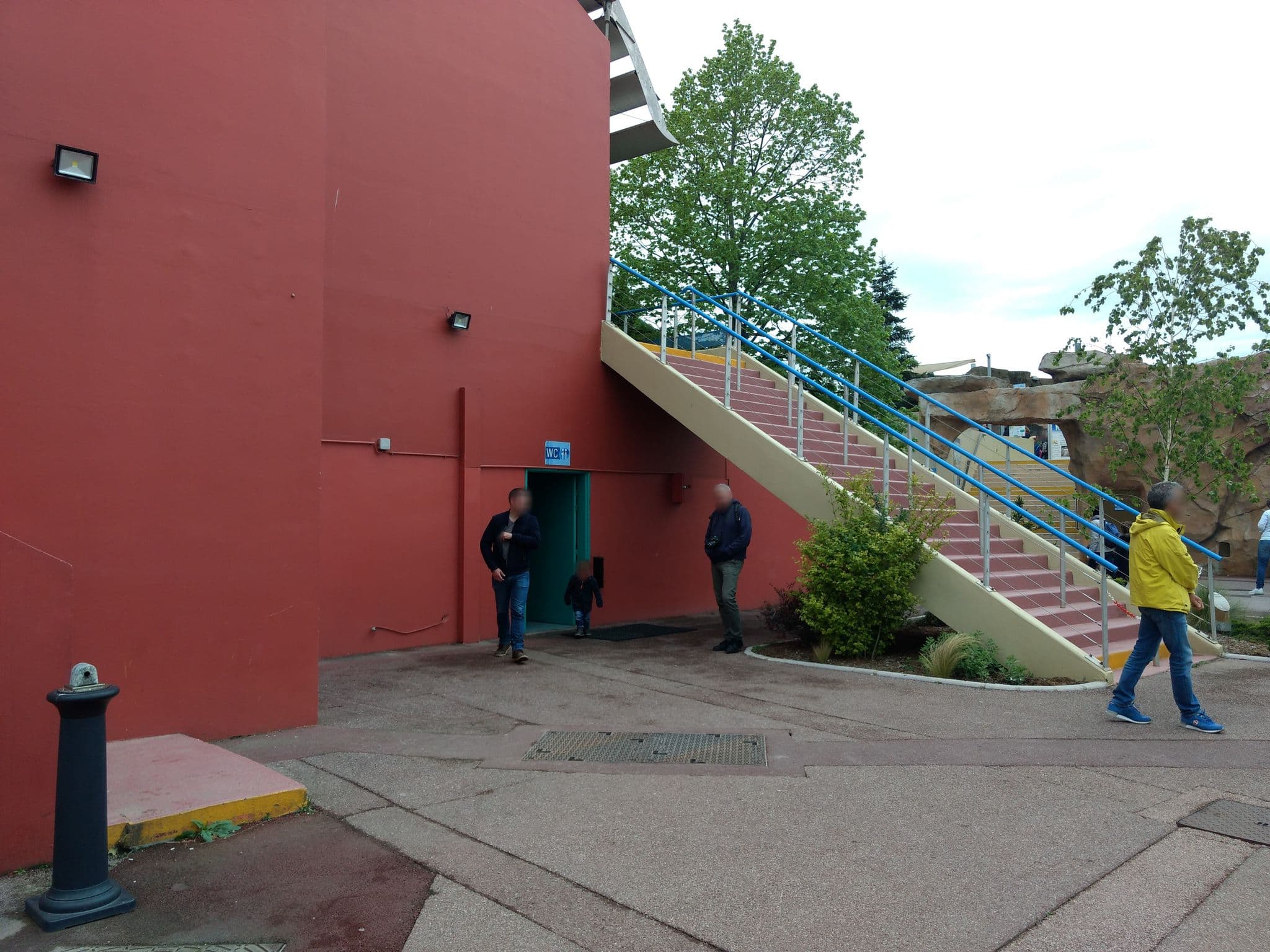Street view near Marineland Resort - Bâtiment Ours Polaire, Biot — © yod4z (CC BY-SA · Mapillary)