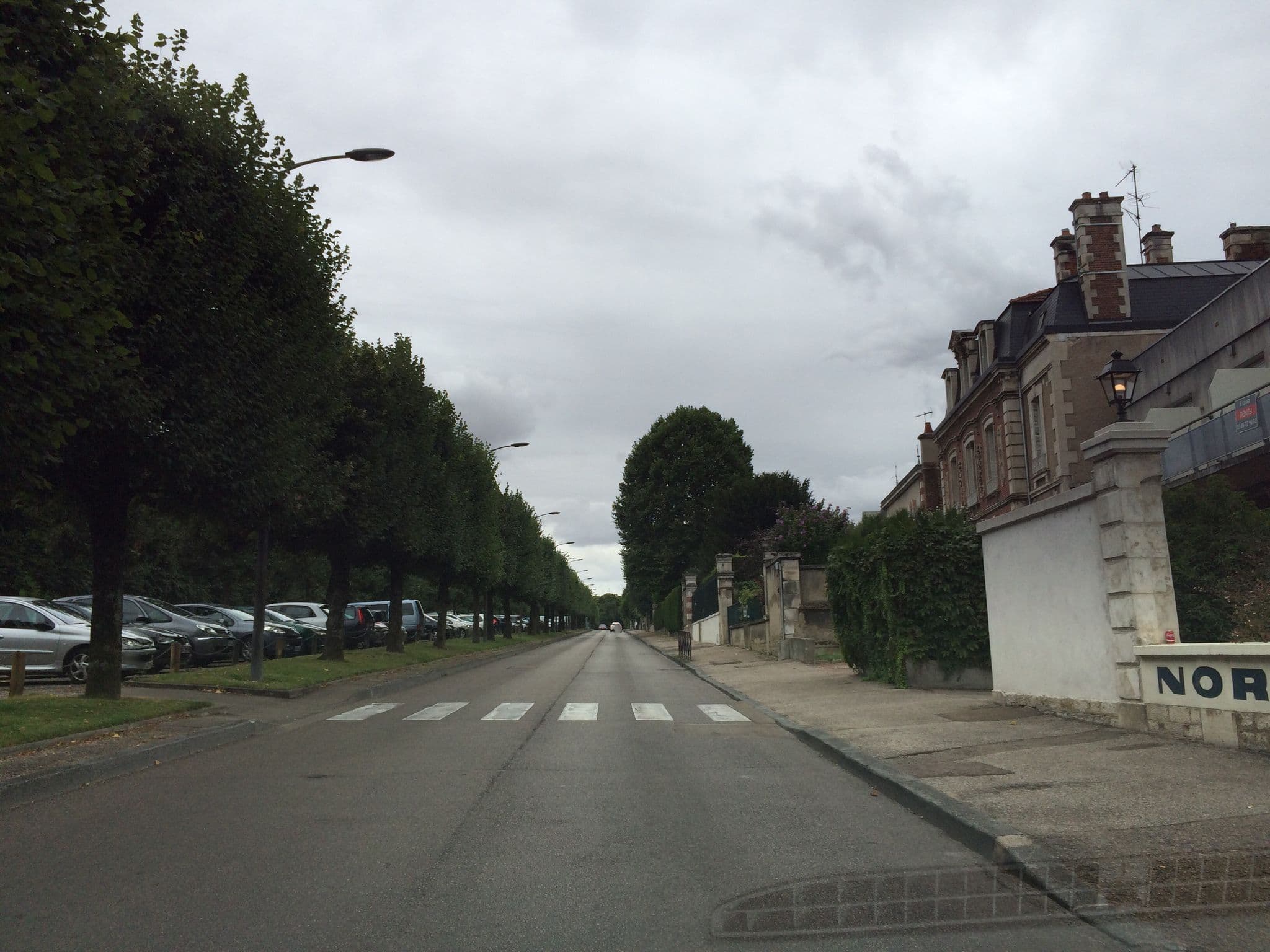 Street view near Le Normandie, Auxerre — © cquest (CC BY-SA · Mapillary)